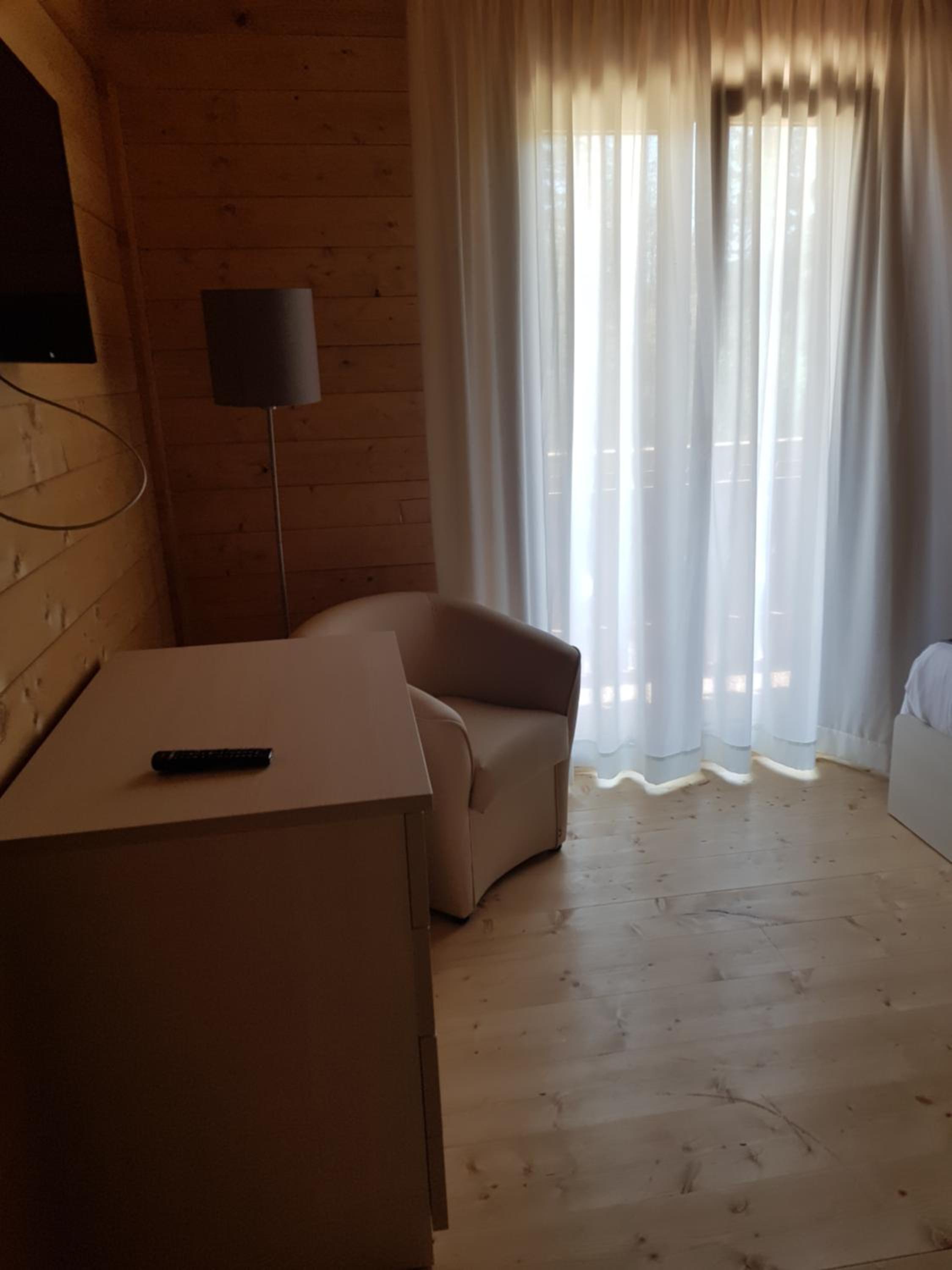 Quadruple Room with Lake View - Photo 3