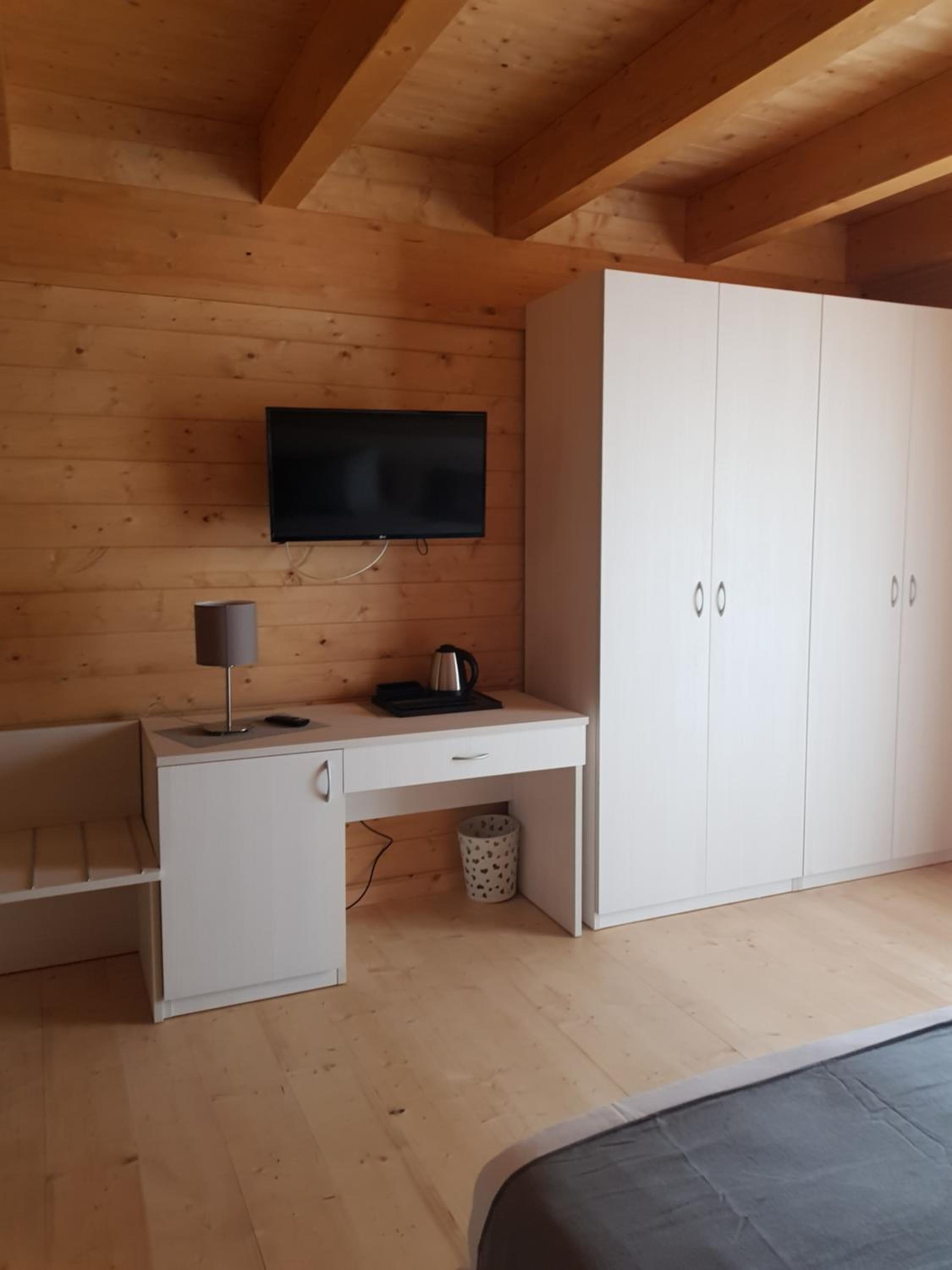 Family Room with Mountain View - Photo 4