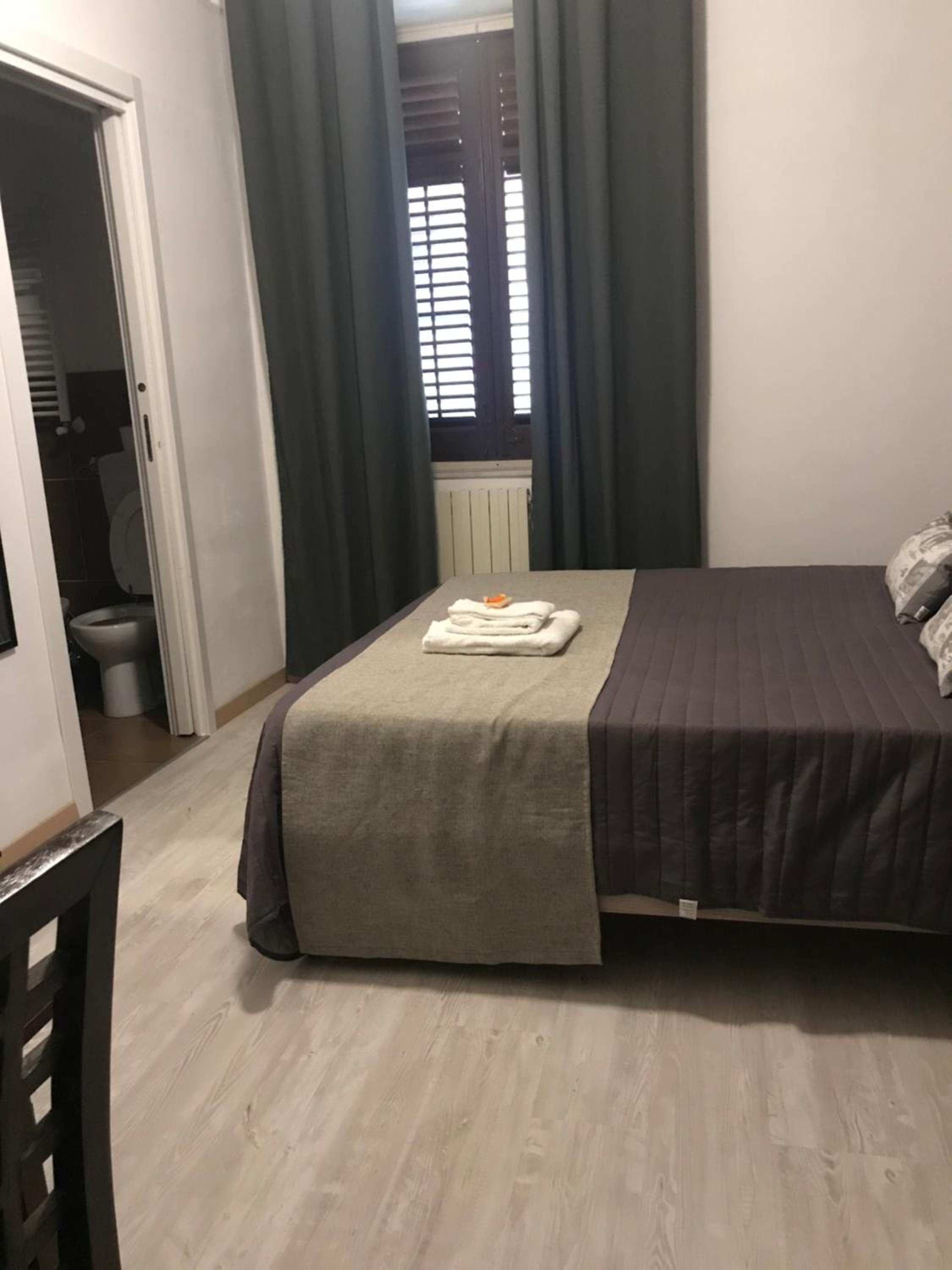 Deluxe Room - Photo 9