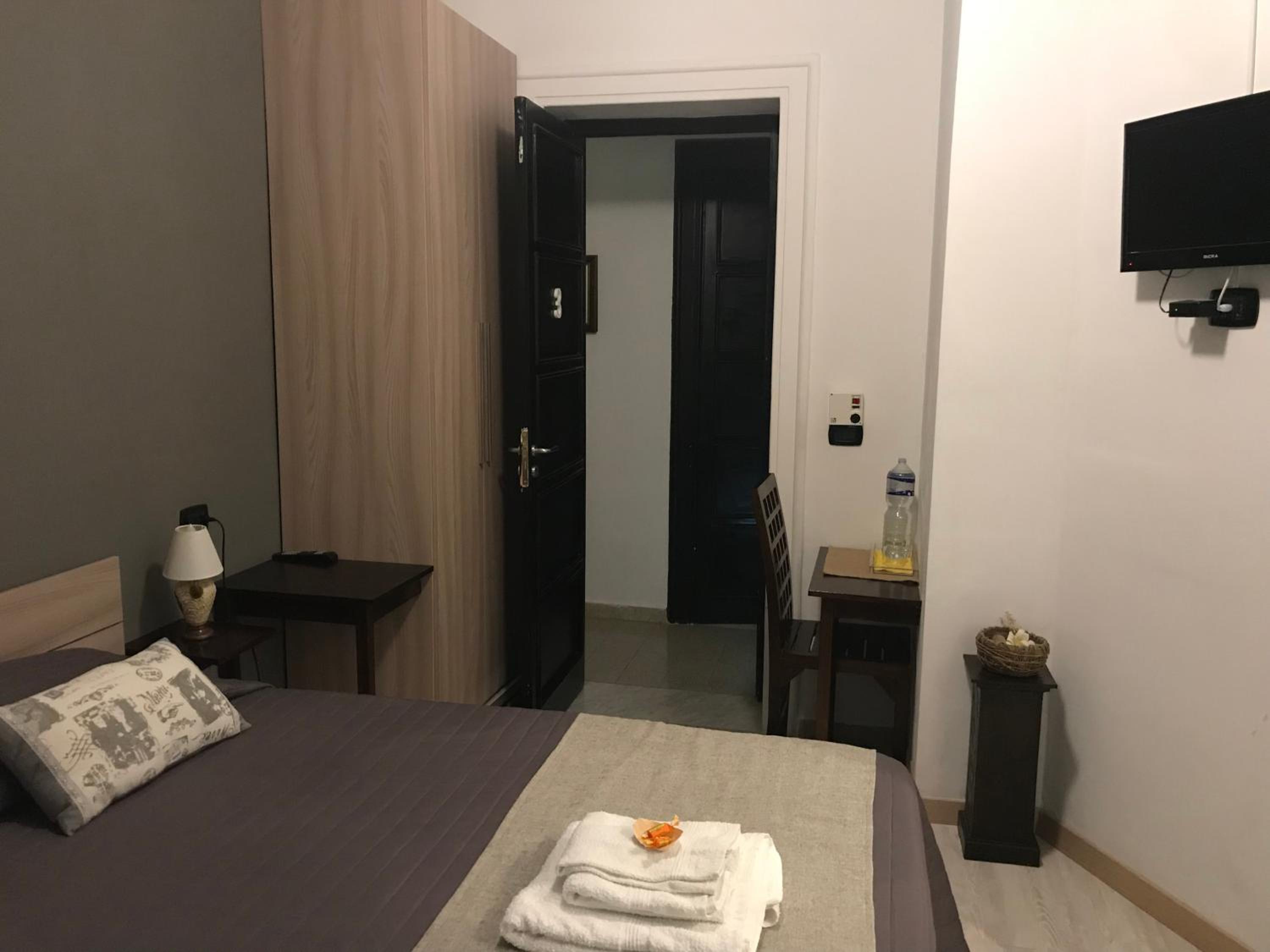 Deluxe Room - Photo 7