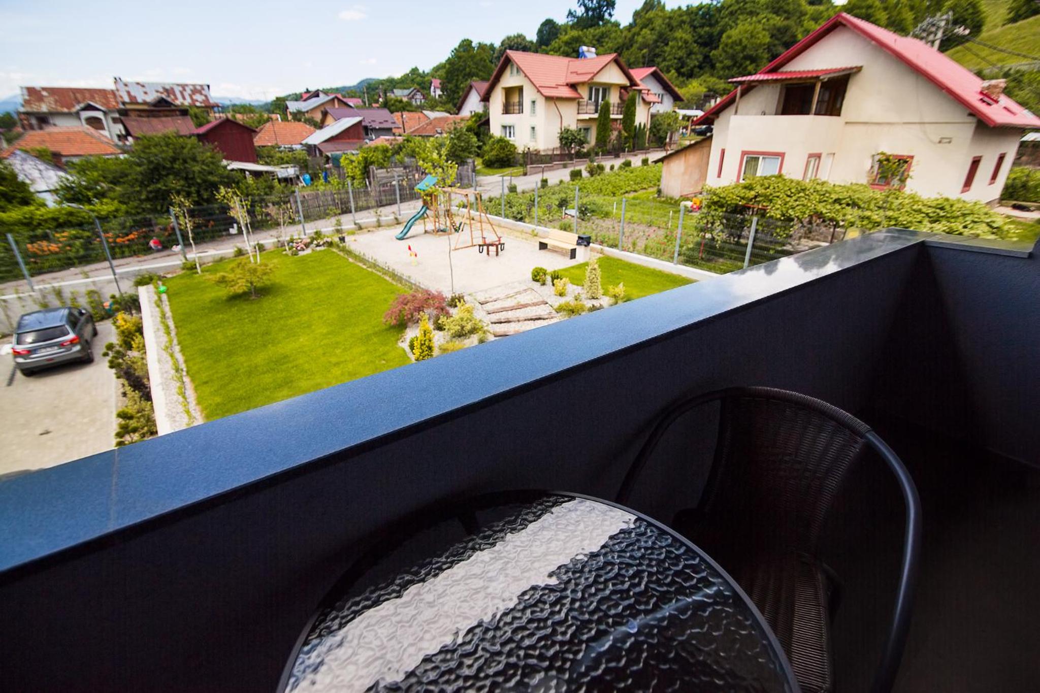 Apartment with Balcony - Photo 6