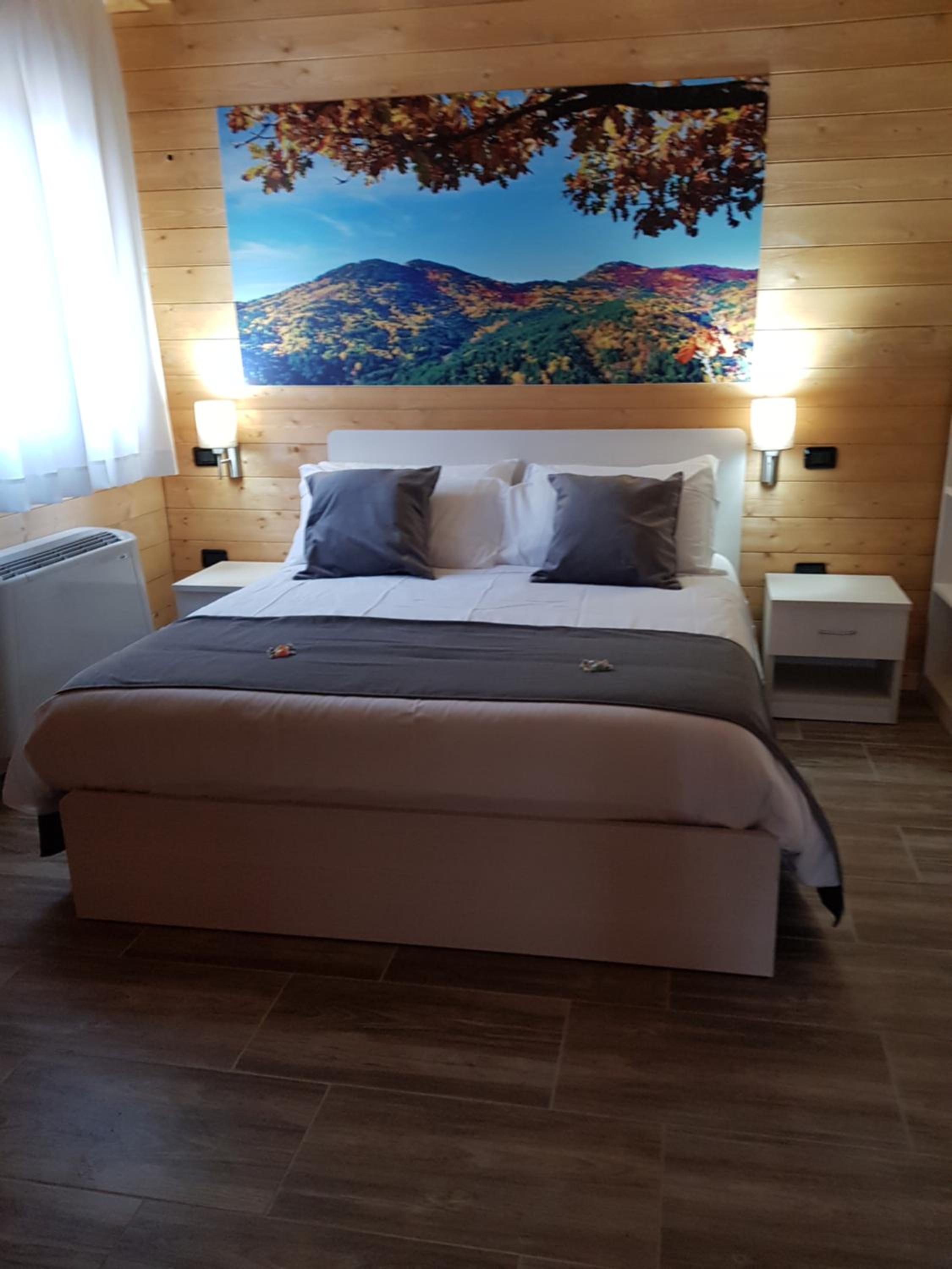 Family Room with Mountain View - Photo 3