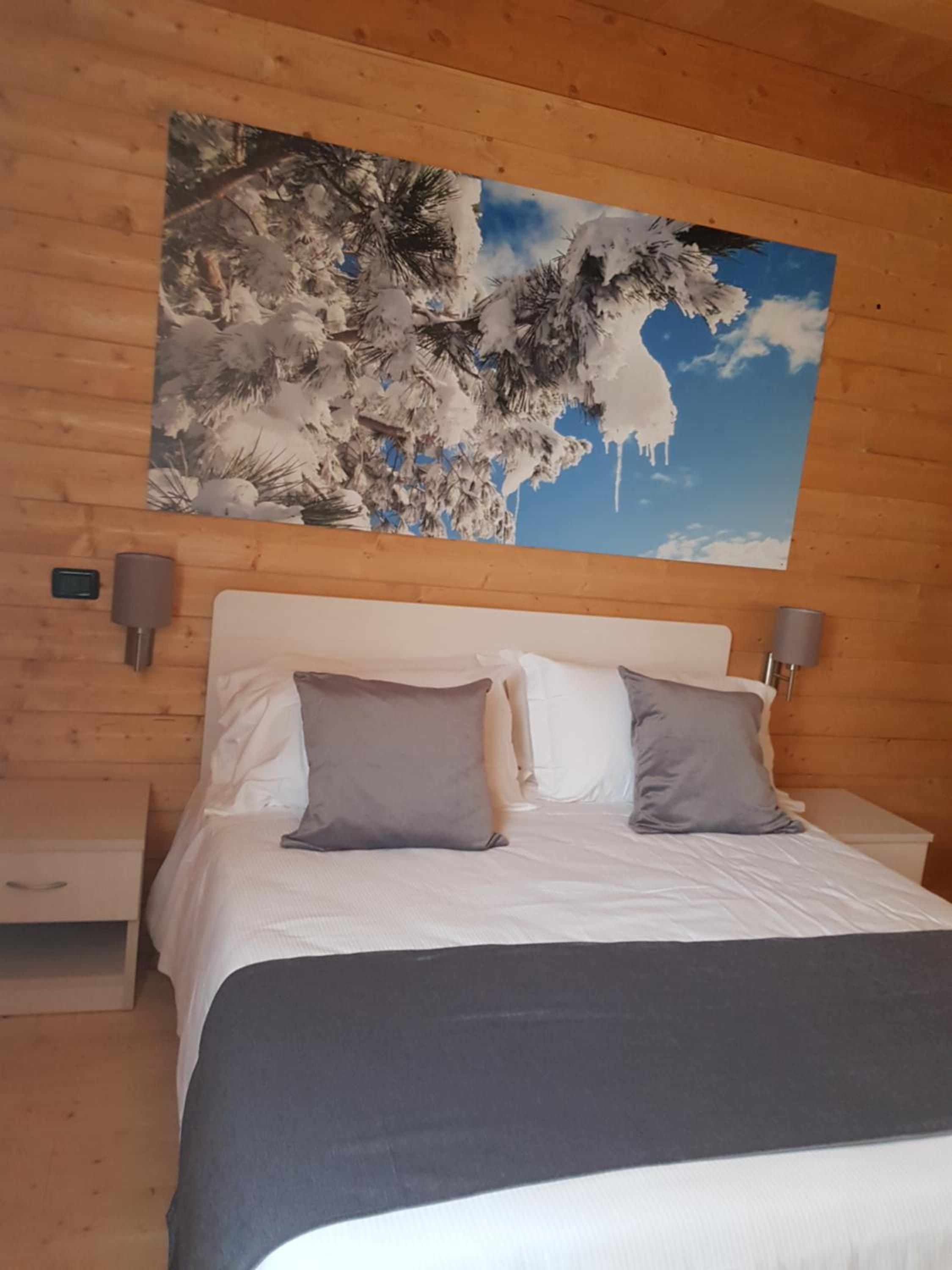 Quadruple Room with Lake View - Photo 5
