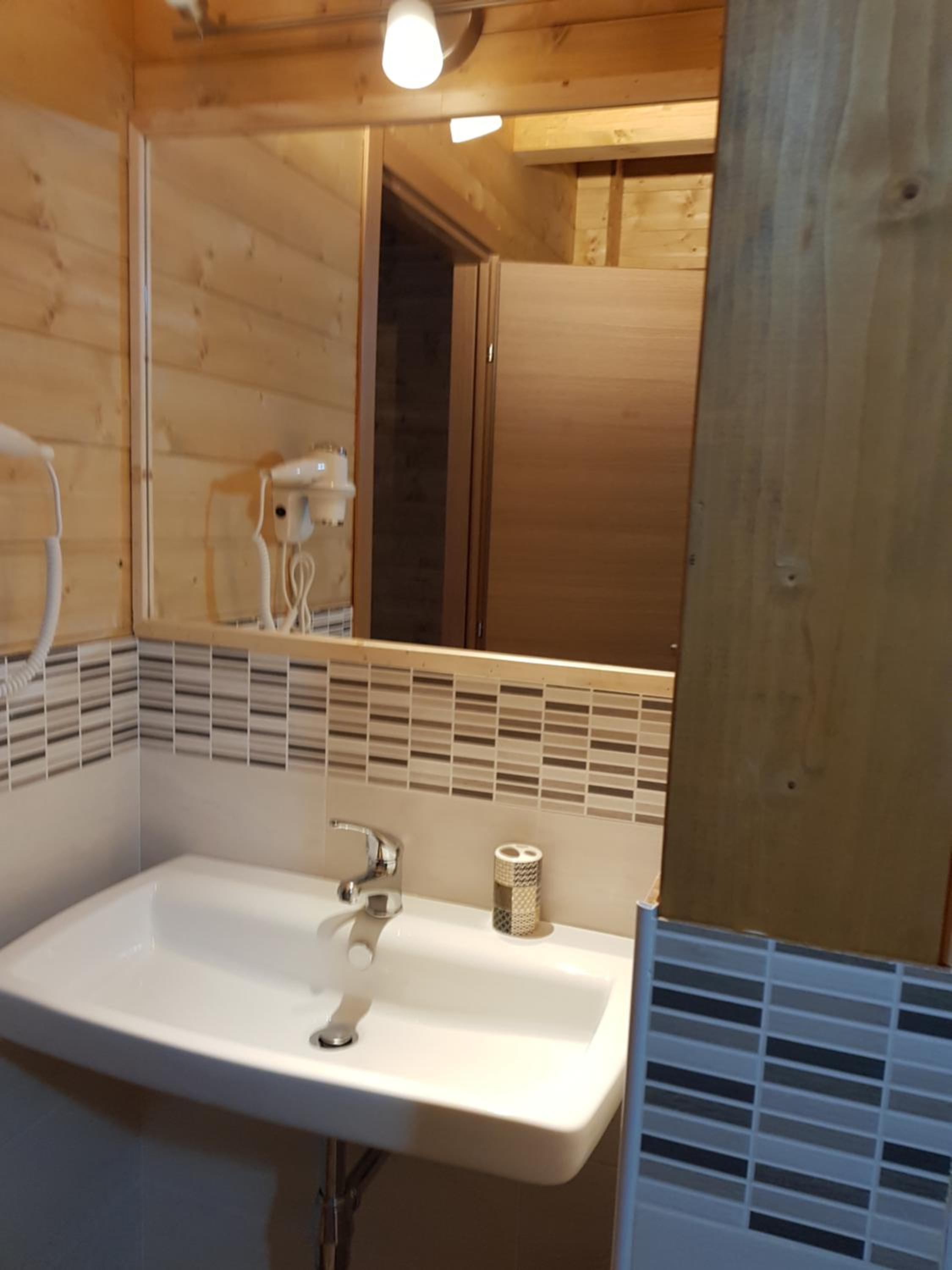 Double Room - Photo 7
