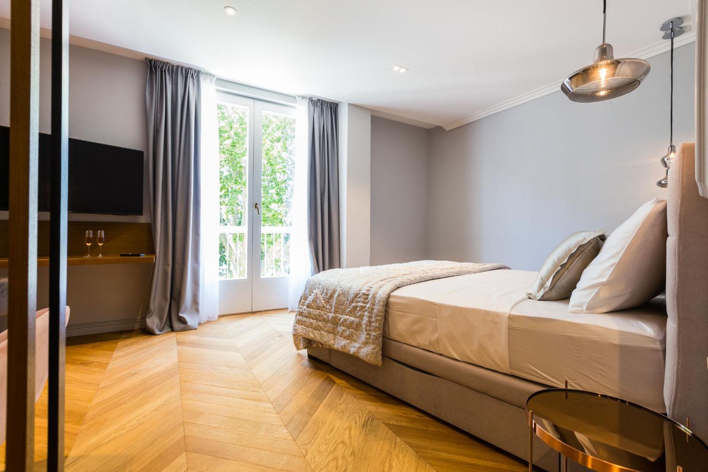 Double Room with Sea View - Photo 9