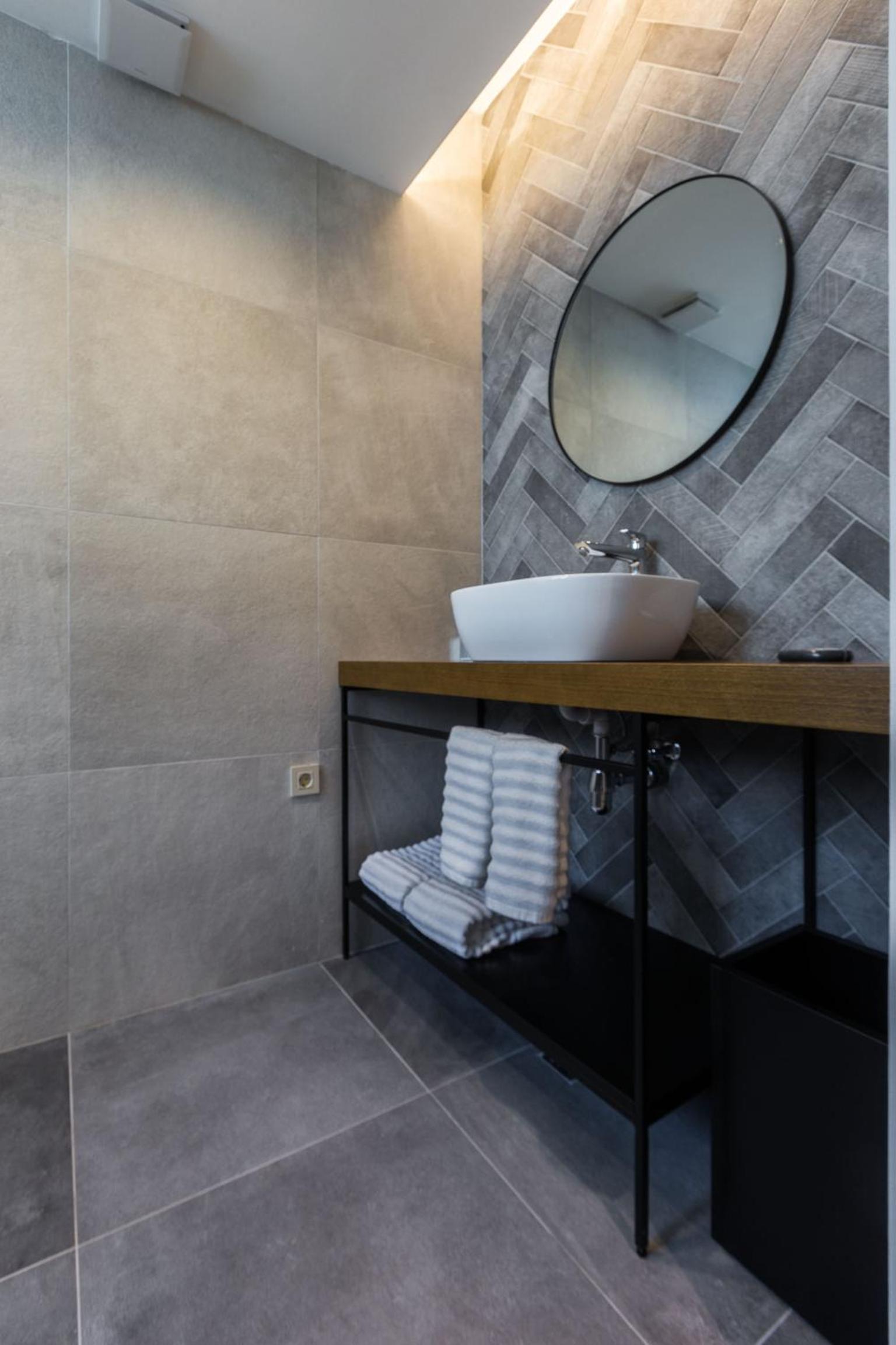 Deluxe Double Room with Sea View - Photo 8