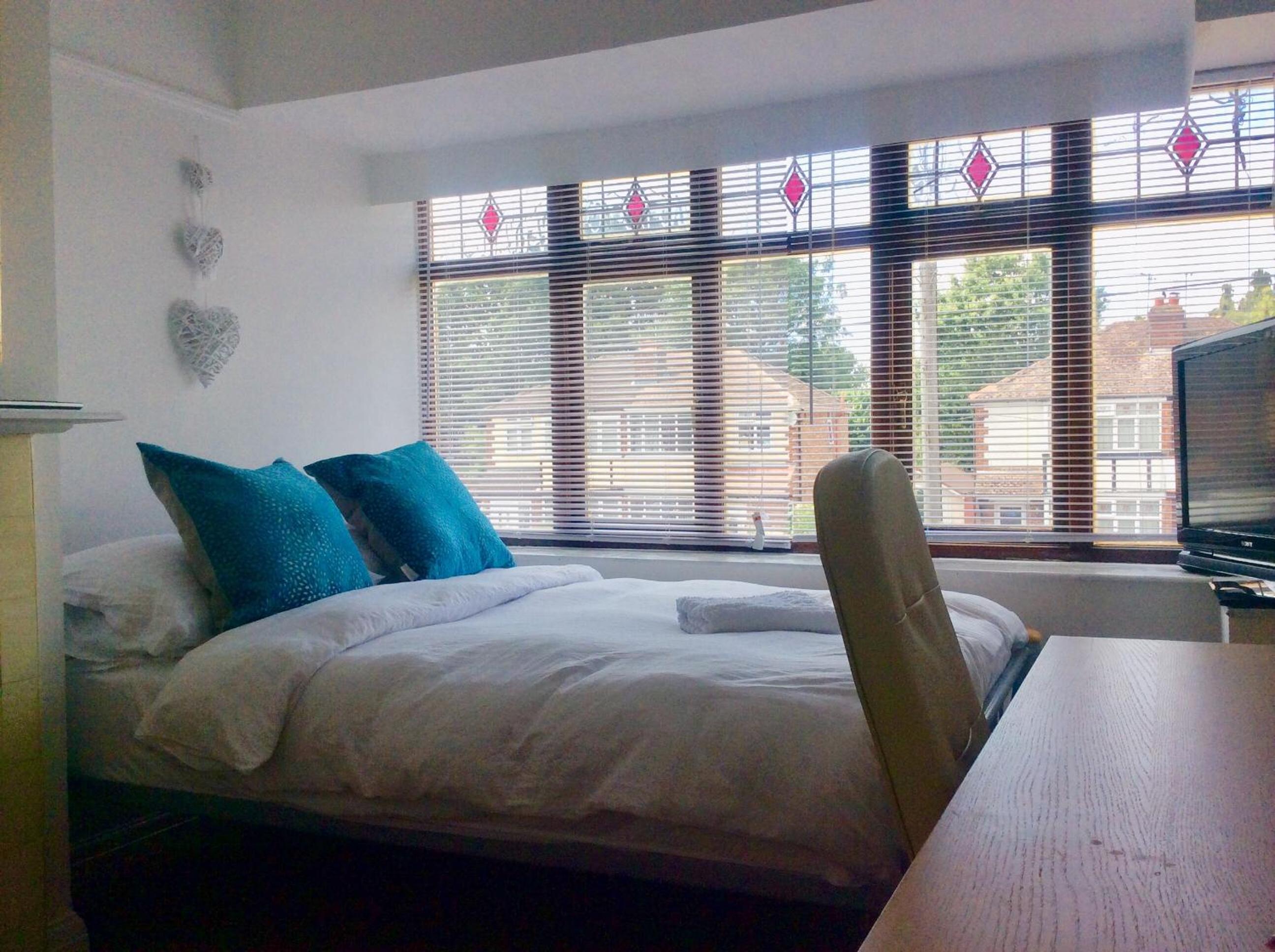 Deluxe Double Room with Street View - Photo 4