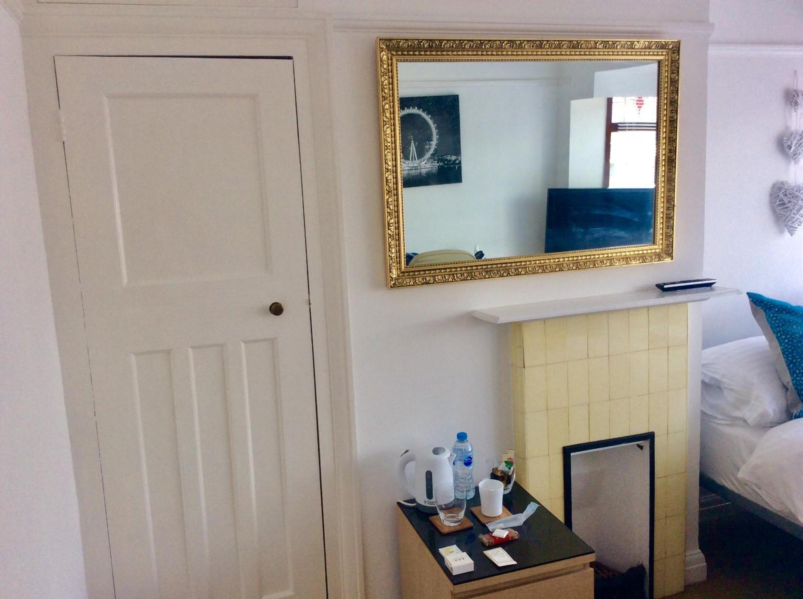 Deluxe Double Room with Street View - Photo 5