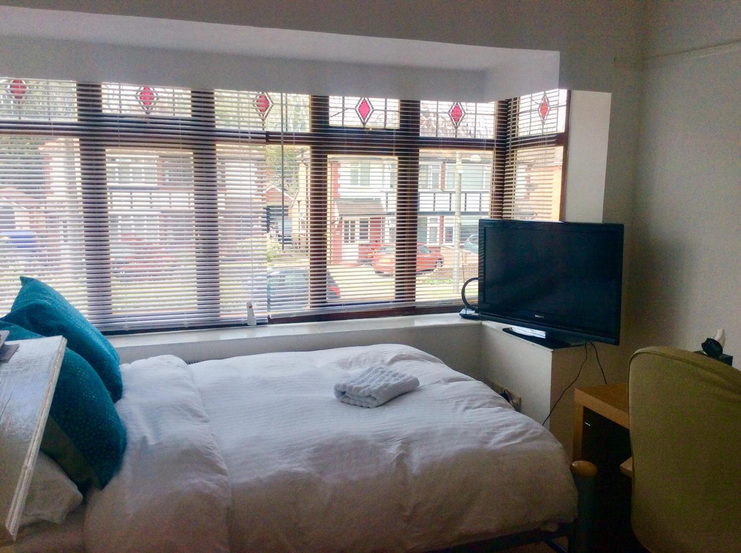 Deluxe Double Room with Street View - Photo 6