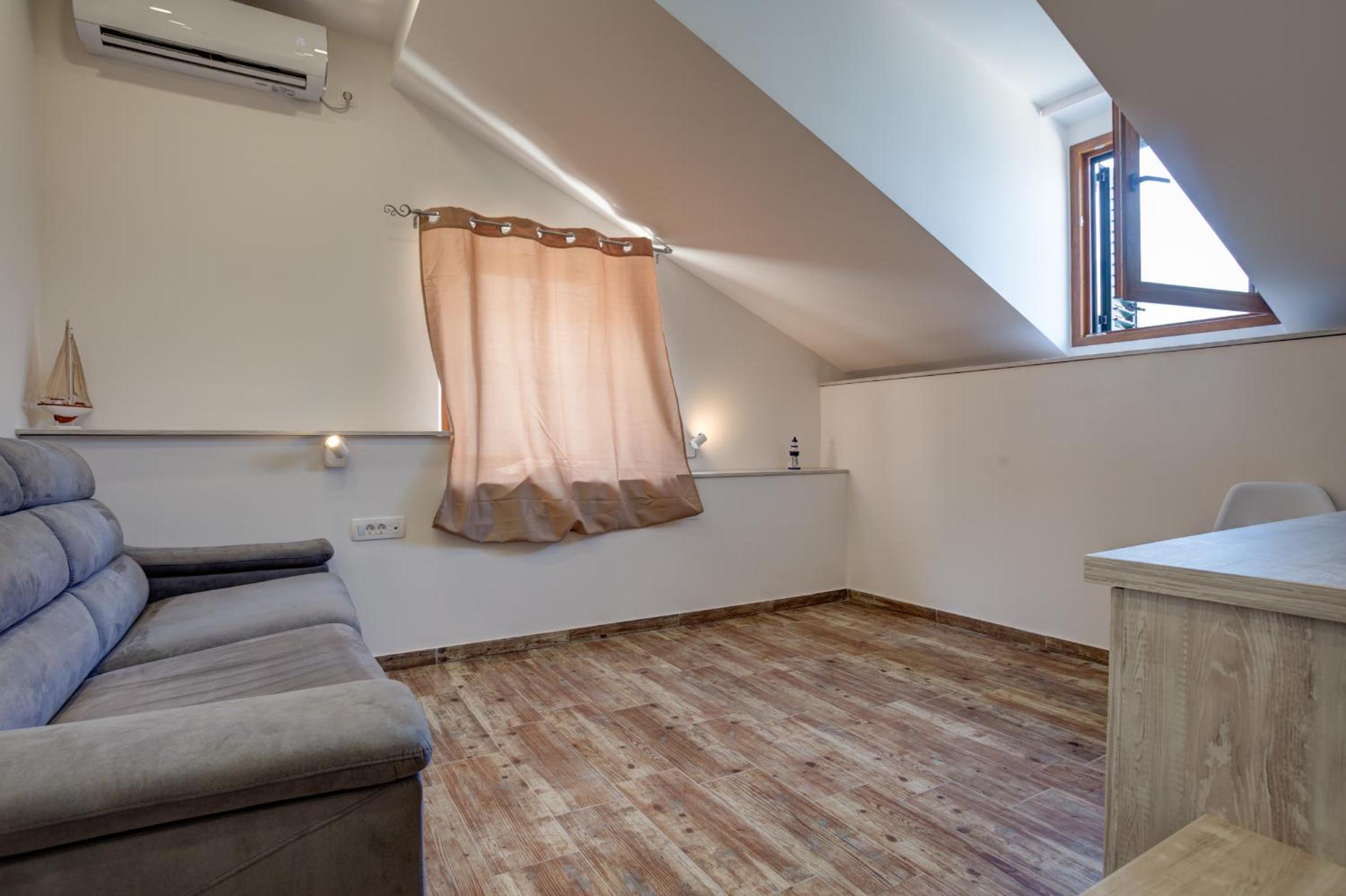 Superior Suite - Photo 8