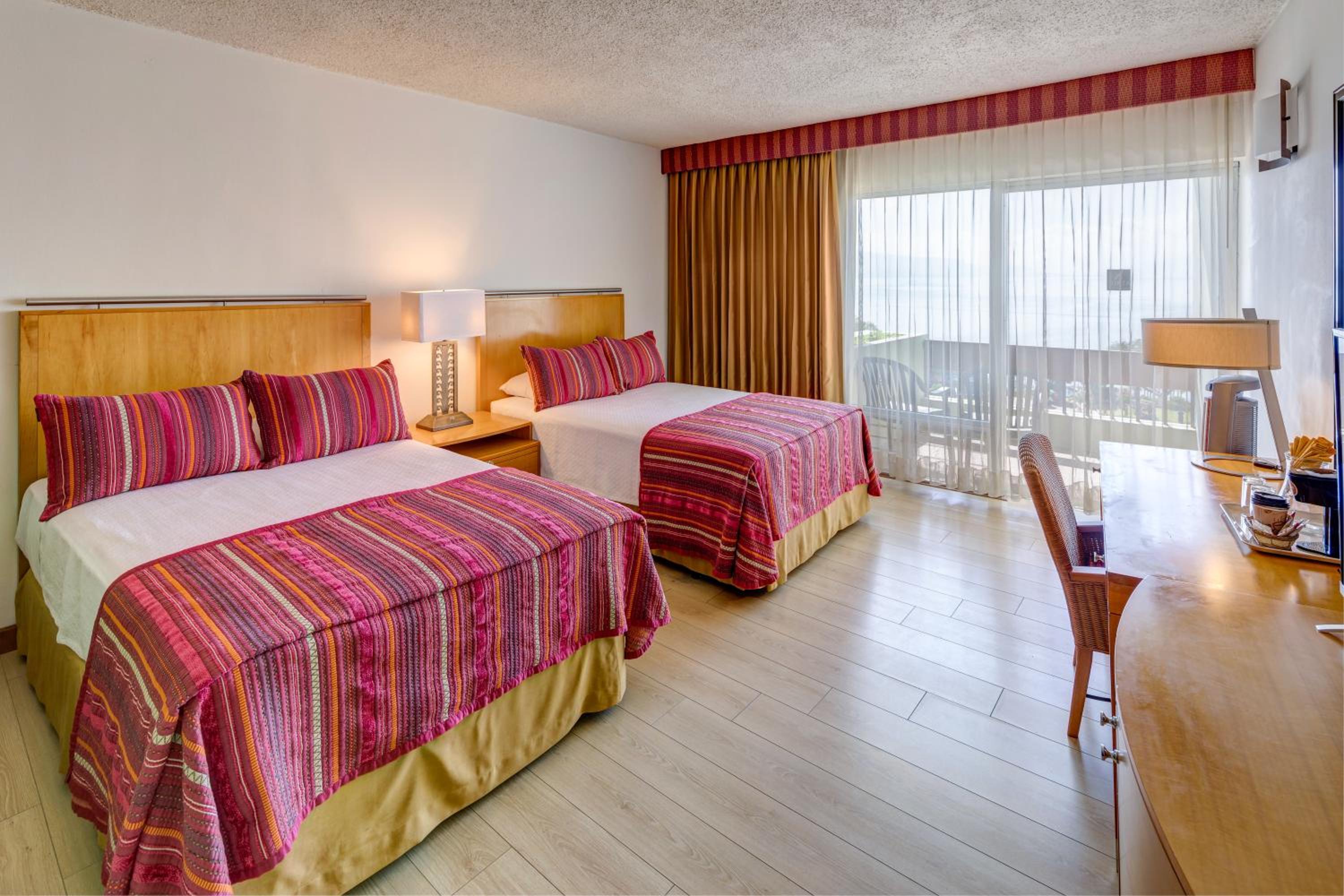 Deluxe Room - Photo 2