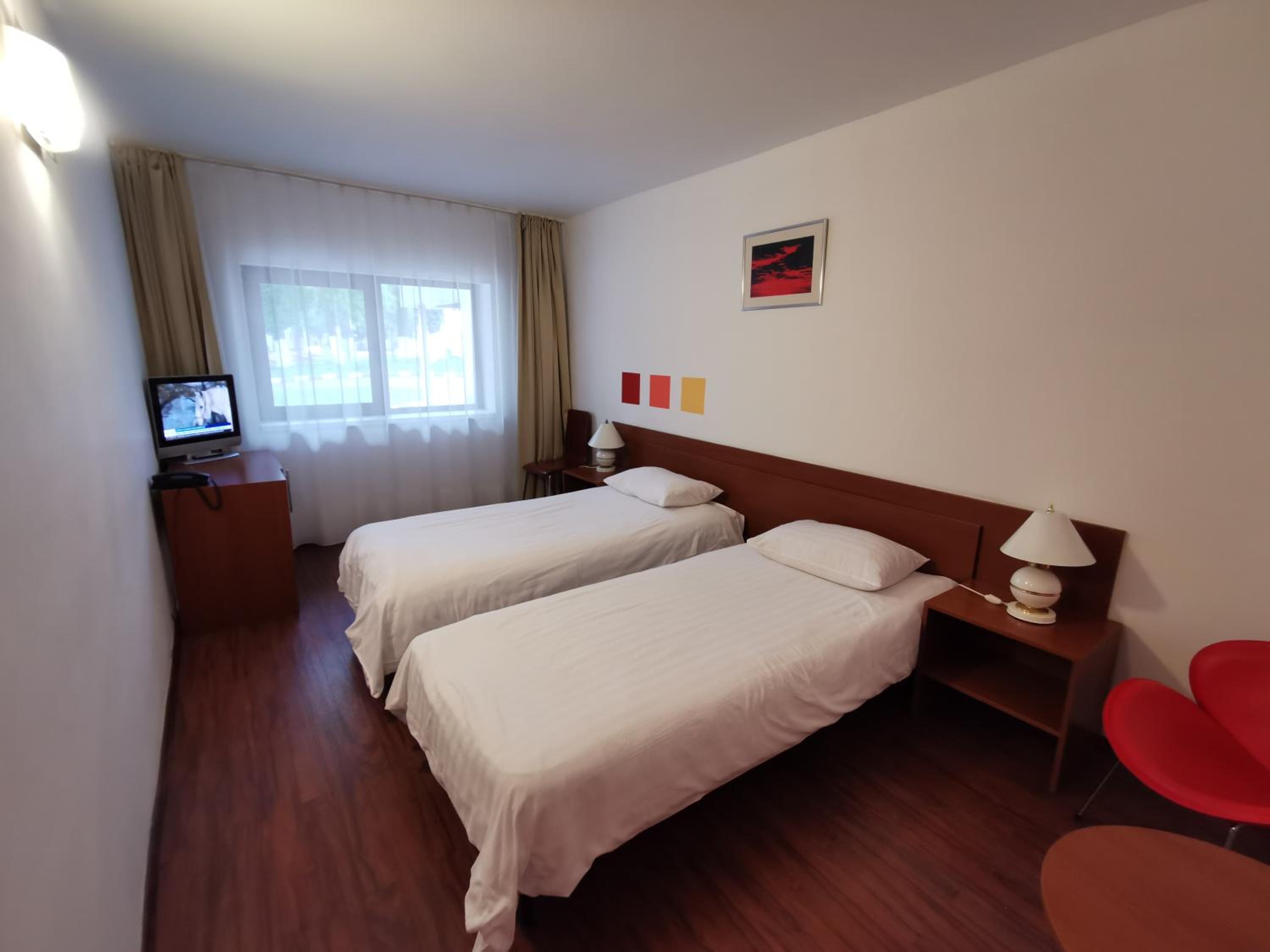 Twin Room with Private Bathroom photo 1