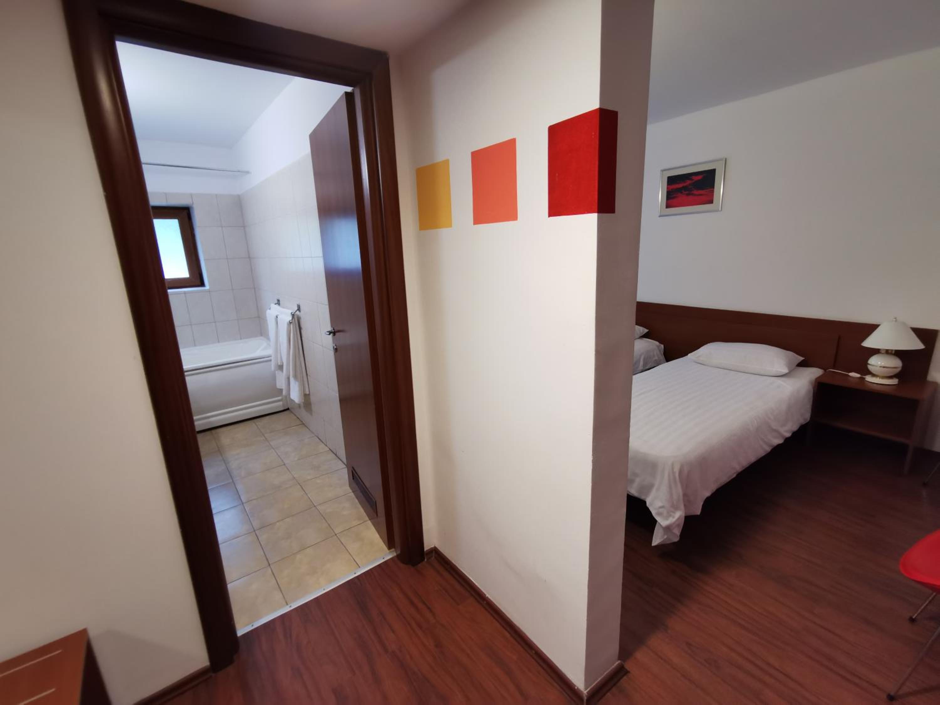 Twin Room with Private Bathroom photo 2