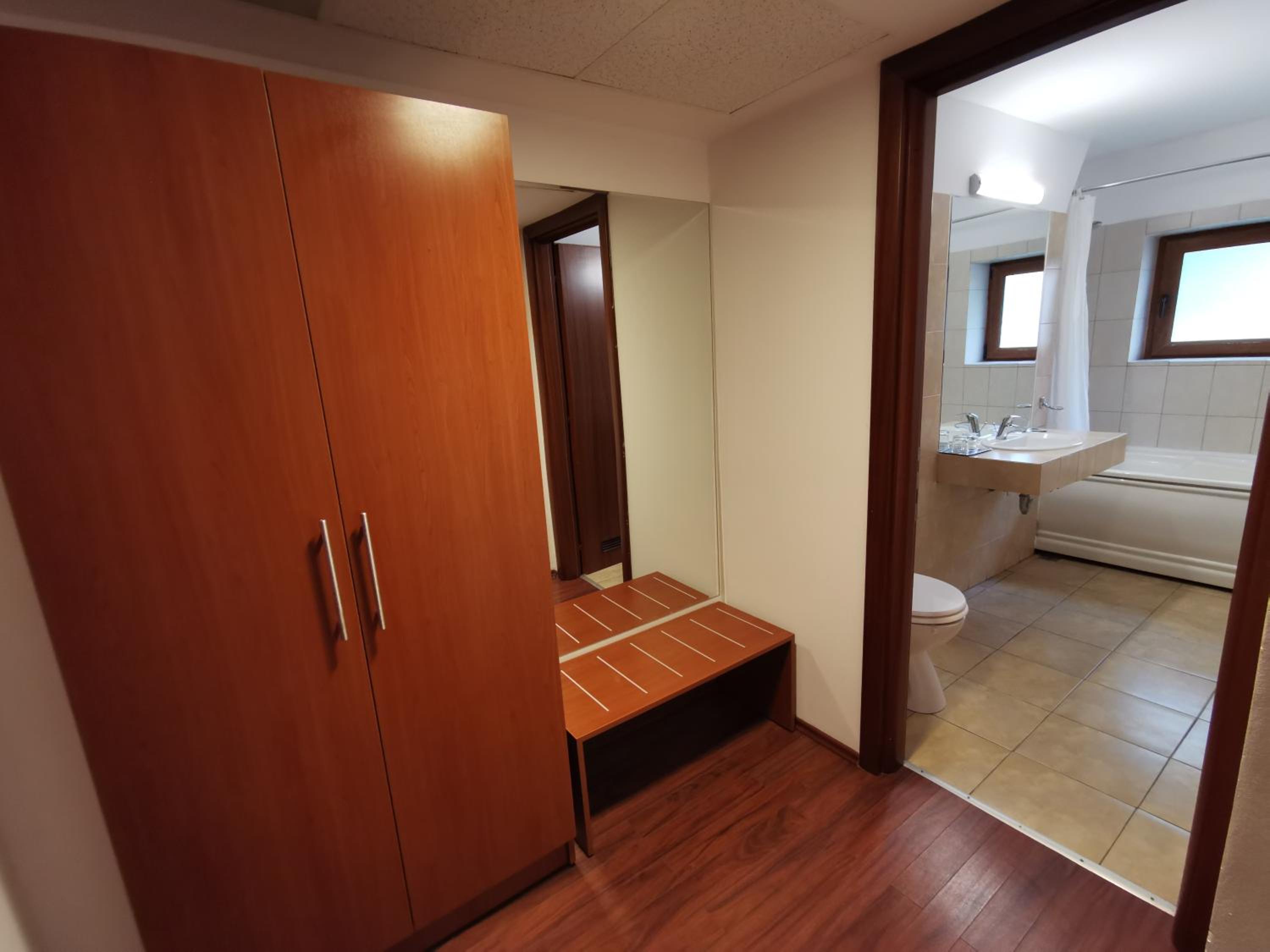 Twin Room with Private Bathroom photo 3