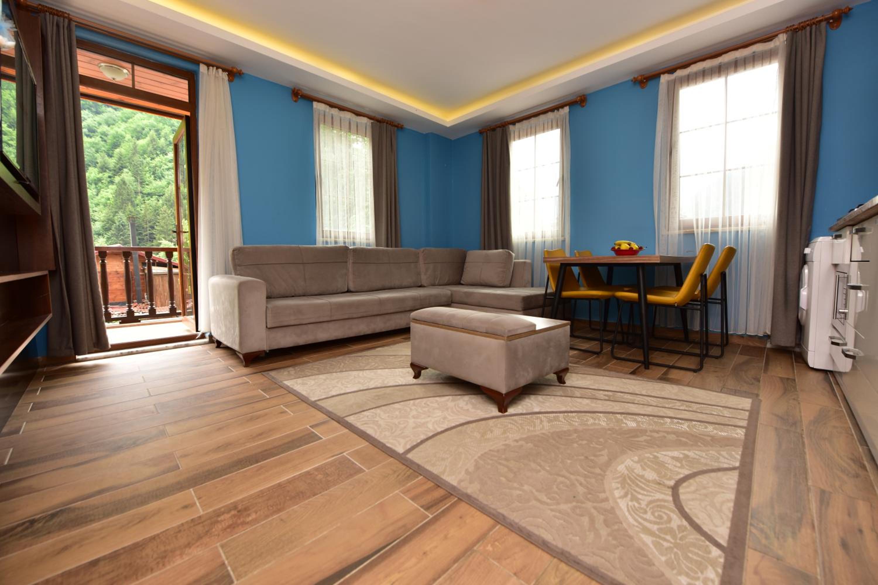 Two-Bedroom Suite with Balcony - Photo 21
