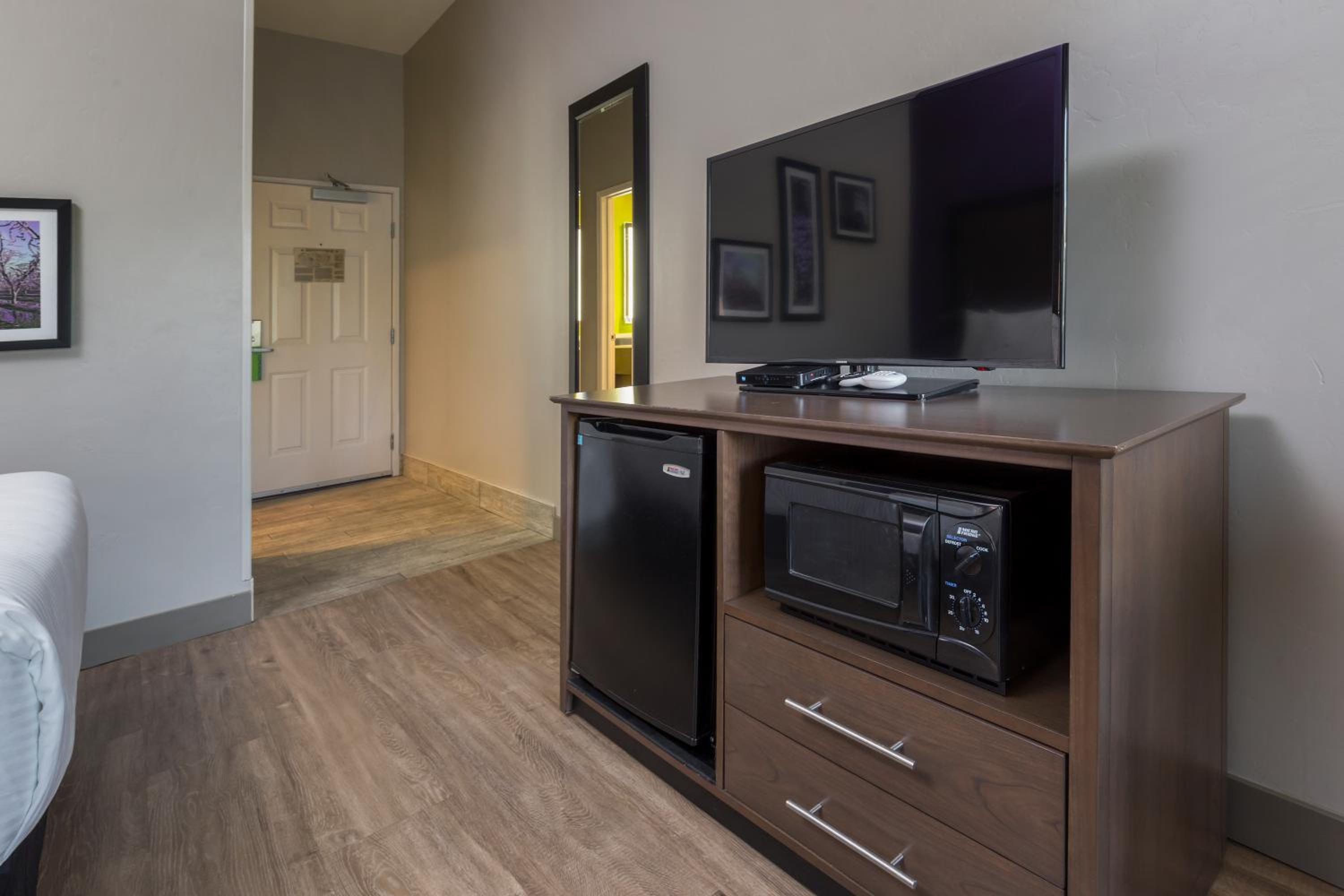 Double Room with Two Double Beds - Mobility Accessible/Non-Smoking - Photo 5