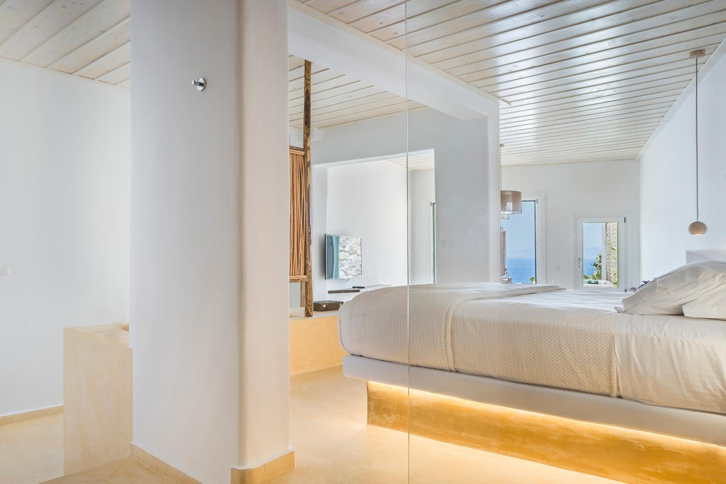 HONEYMOON Suite with Private Outdoor Jacuzzi photo 1