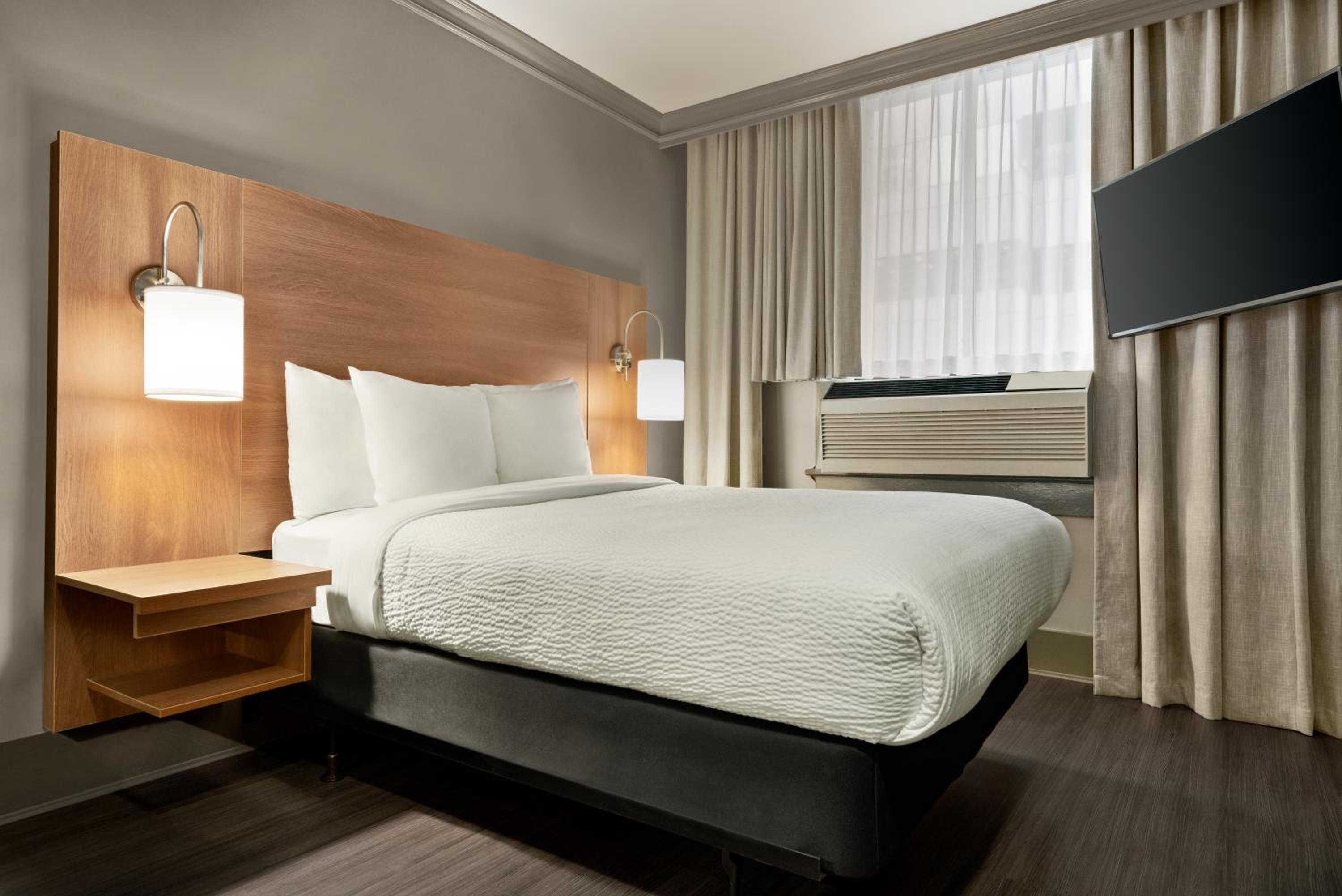 Double Room - Non-Smoking  - Photo 4