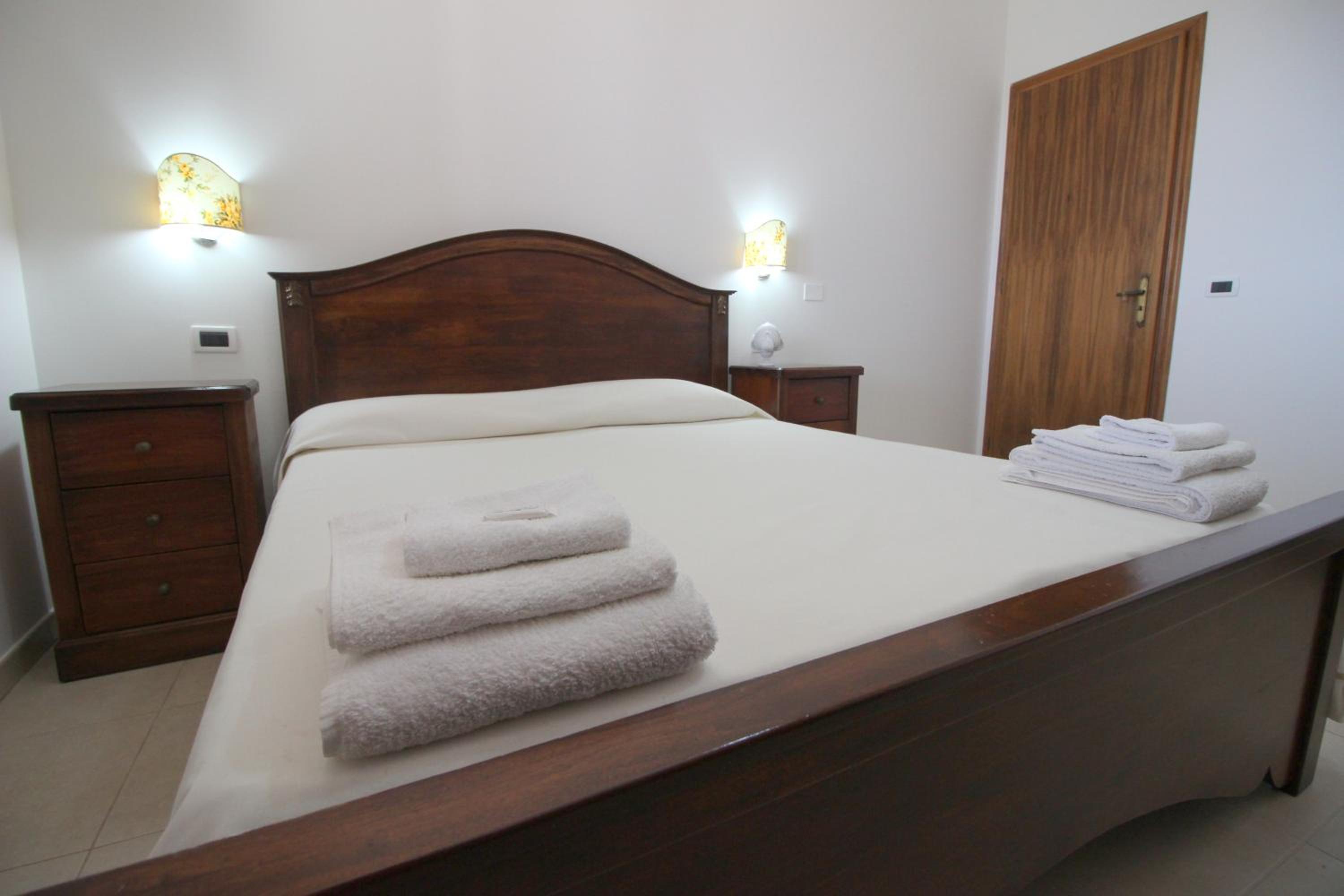 One-Bedroom Apartment (5 Adults)
