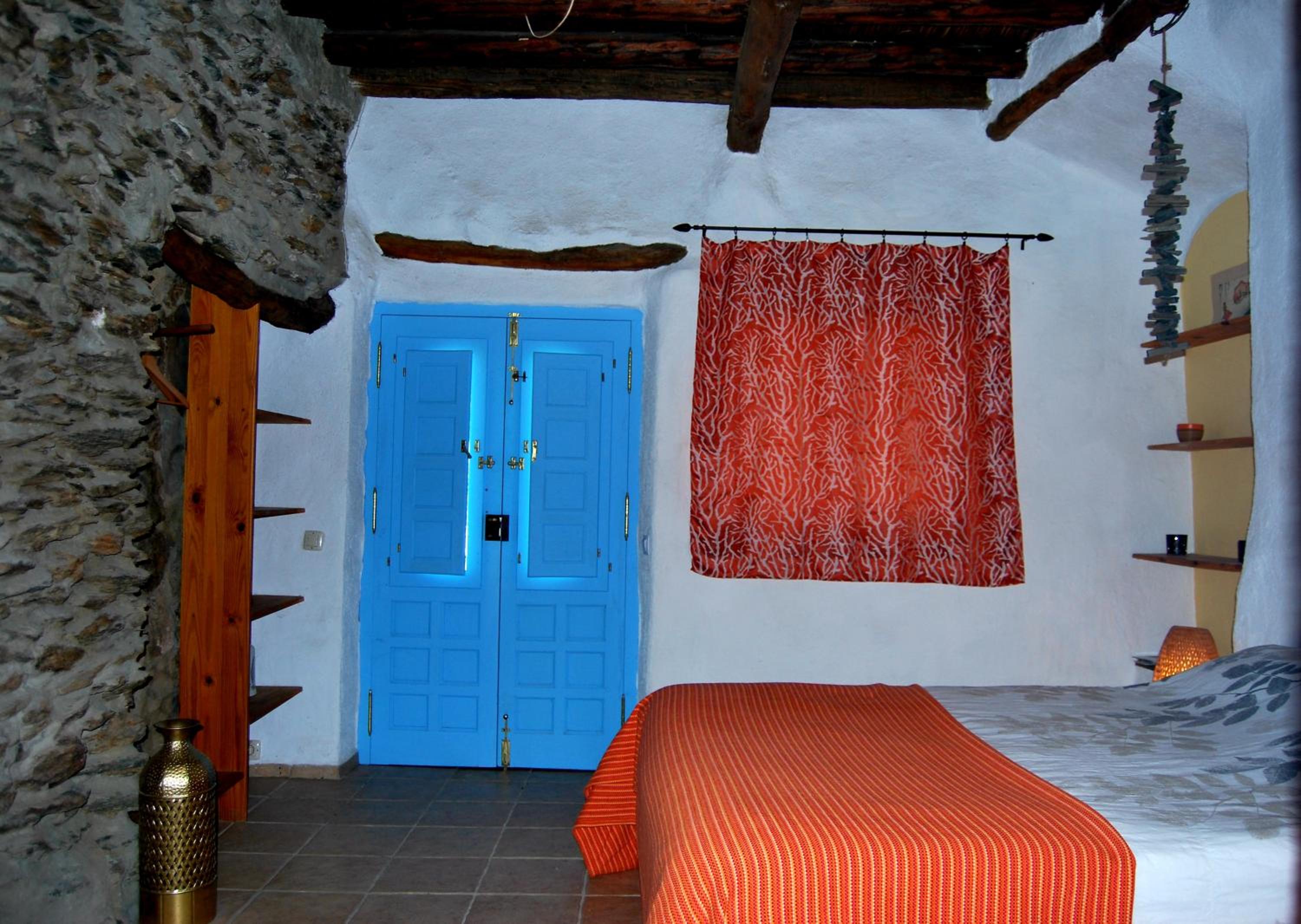 Deluxe Double Room with Shower - Photo 2