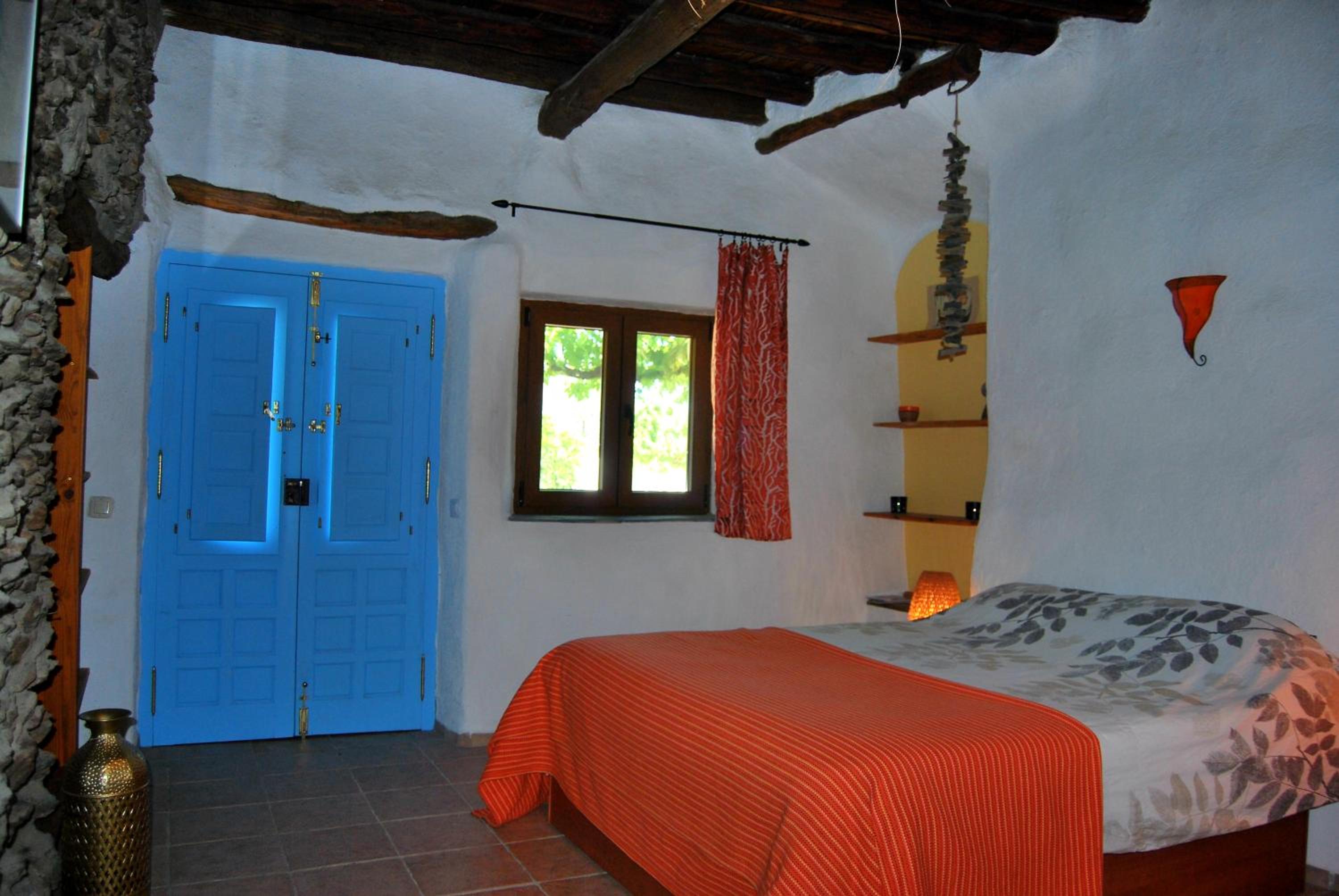 Deluxe Double Room with Shower - Photo 4