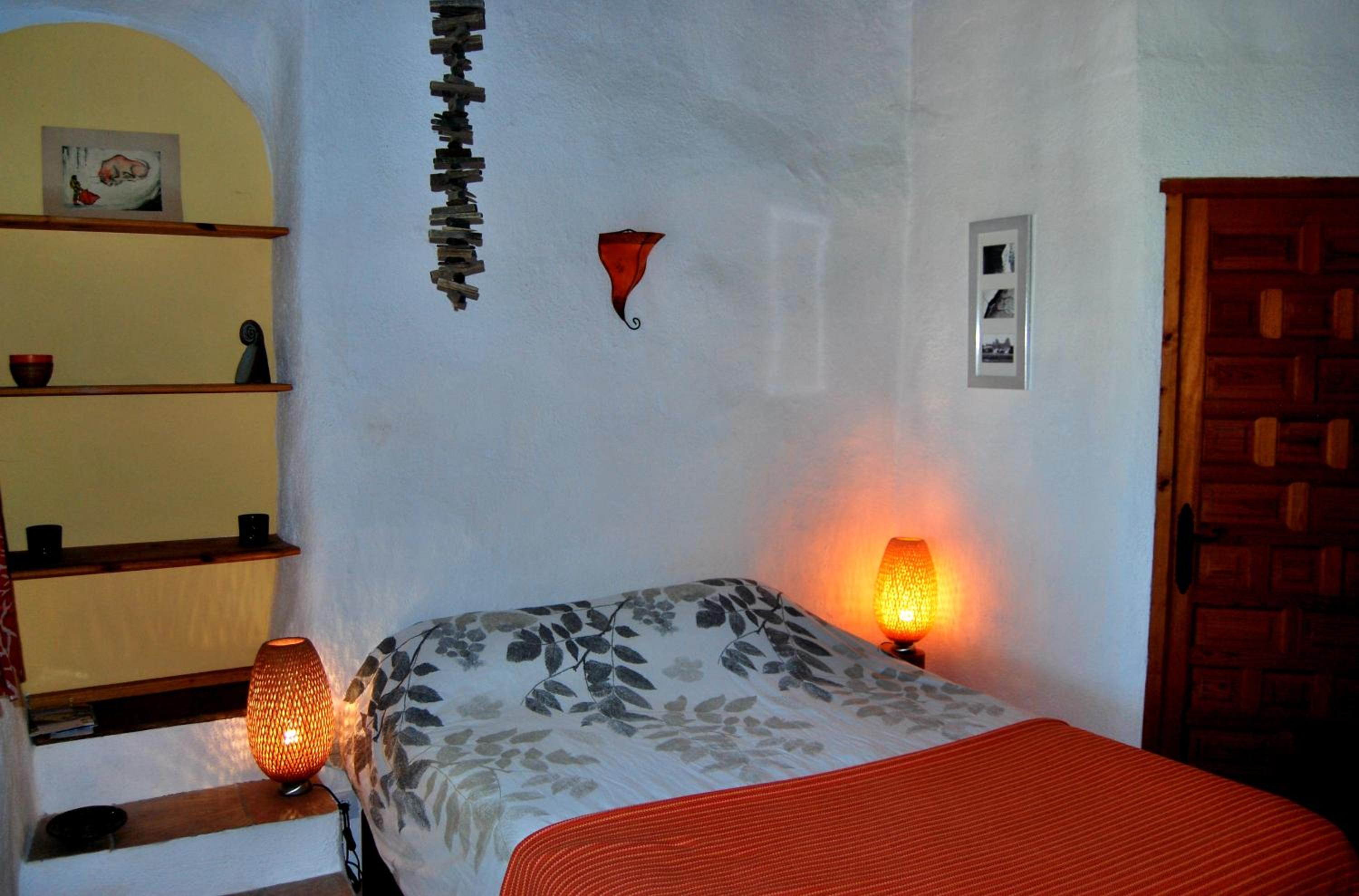 Deluxe Double Room with Shower - Photo 5