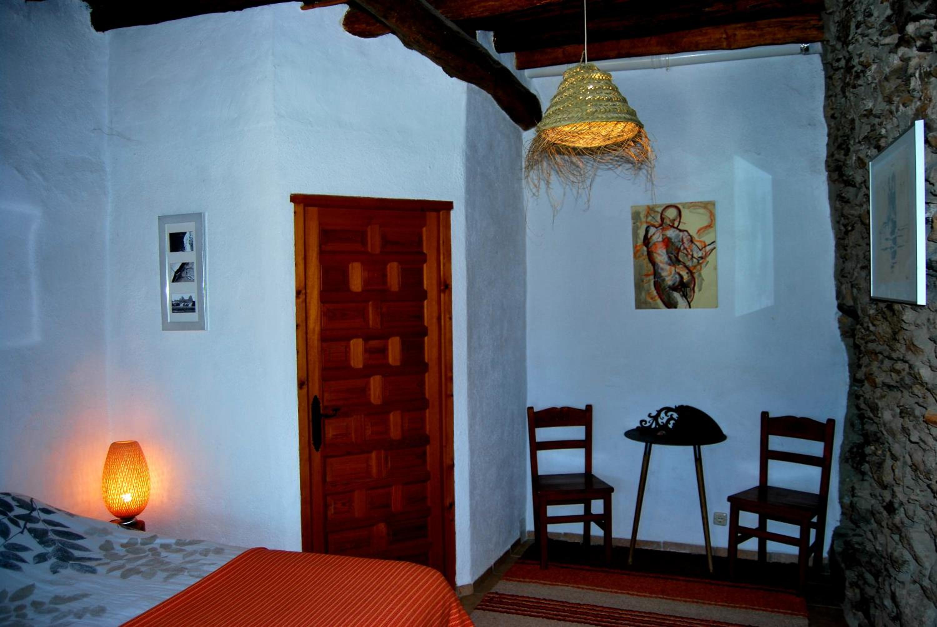 Deluxe Double Room with Shower - Photo 3