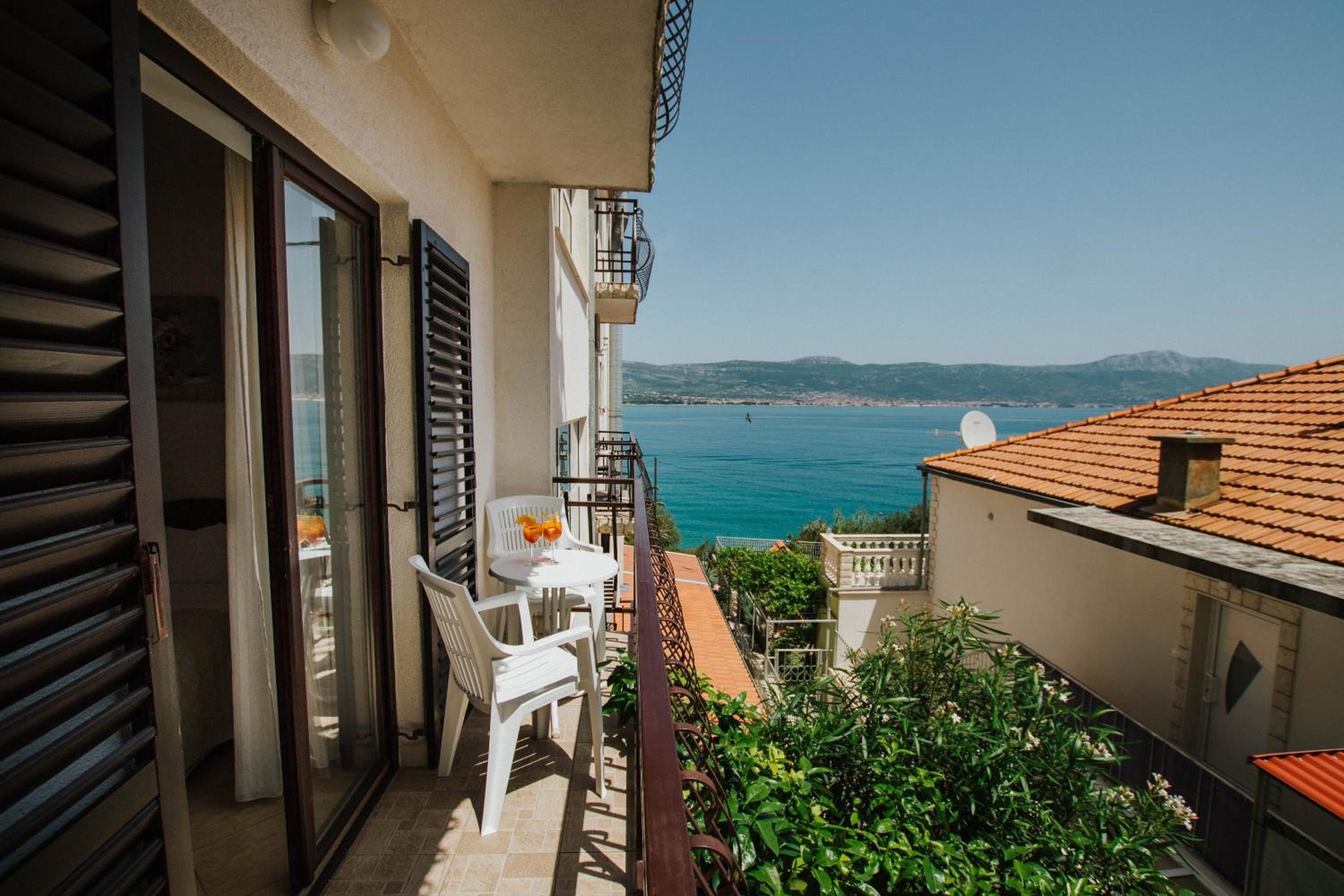 Standard Double or Twin Room with Balcony - Photo 3