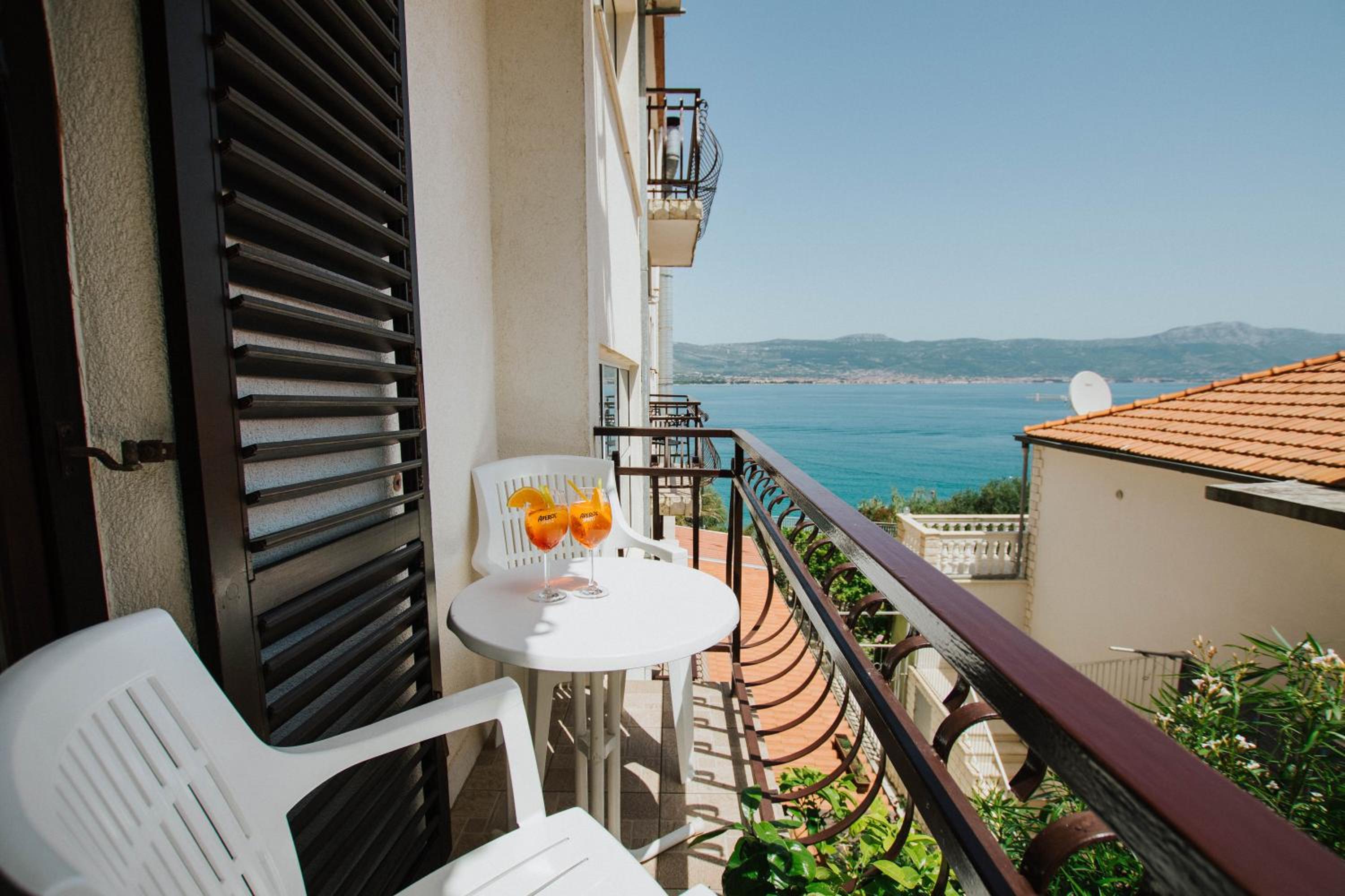 Triple Room with Balcony and Sea View - Photo 10