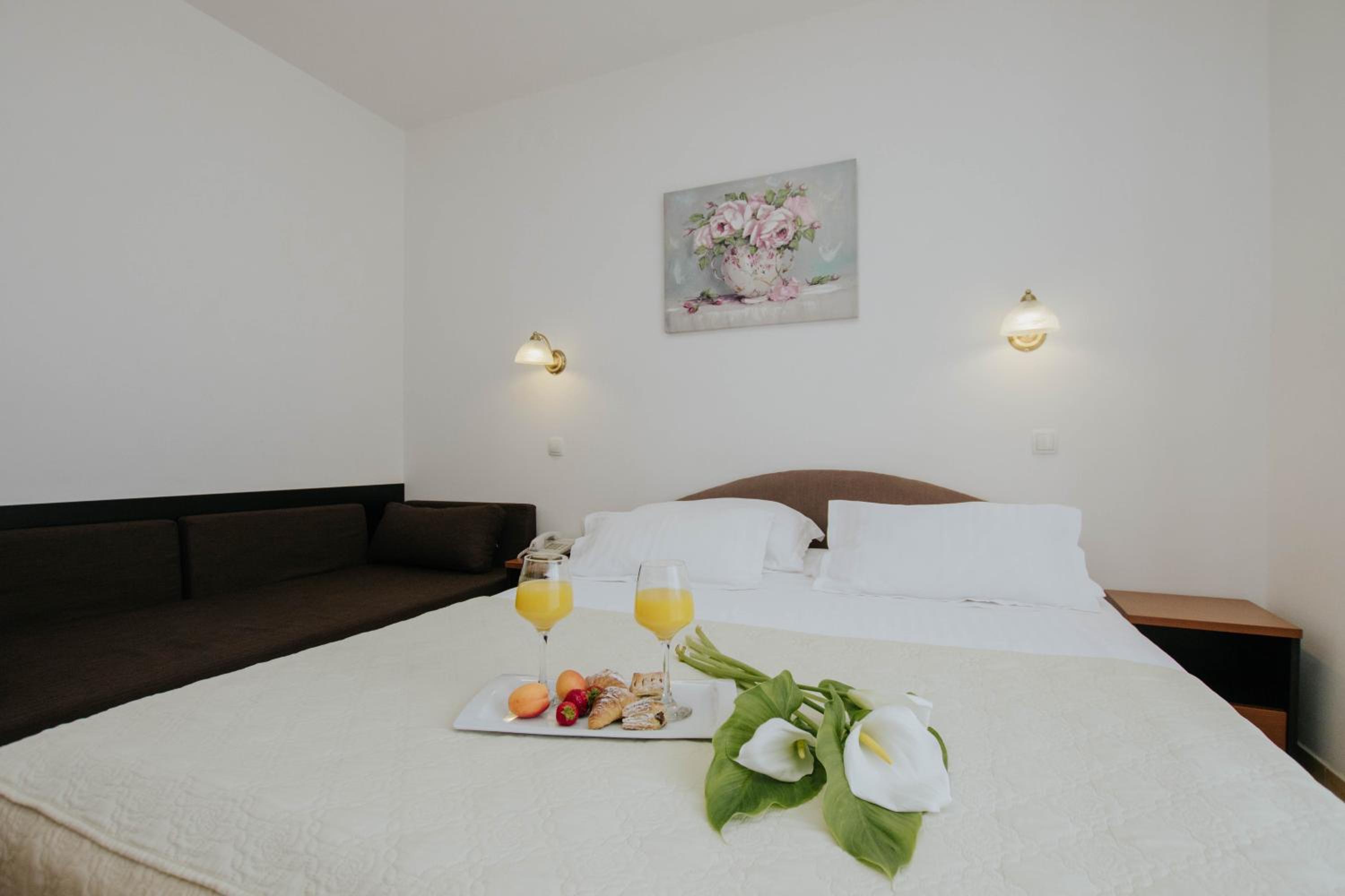 Triple Room with Balcony and Sea View - Photo 9