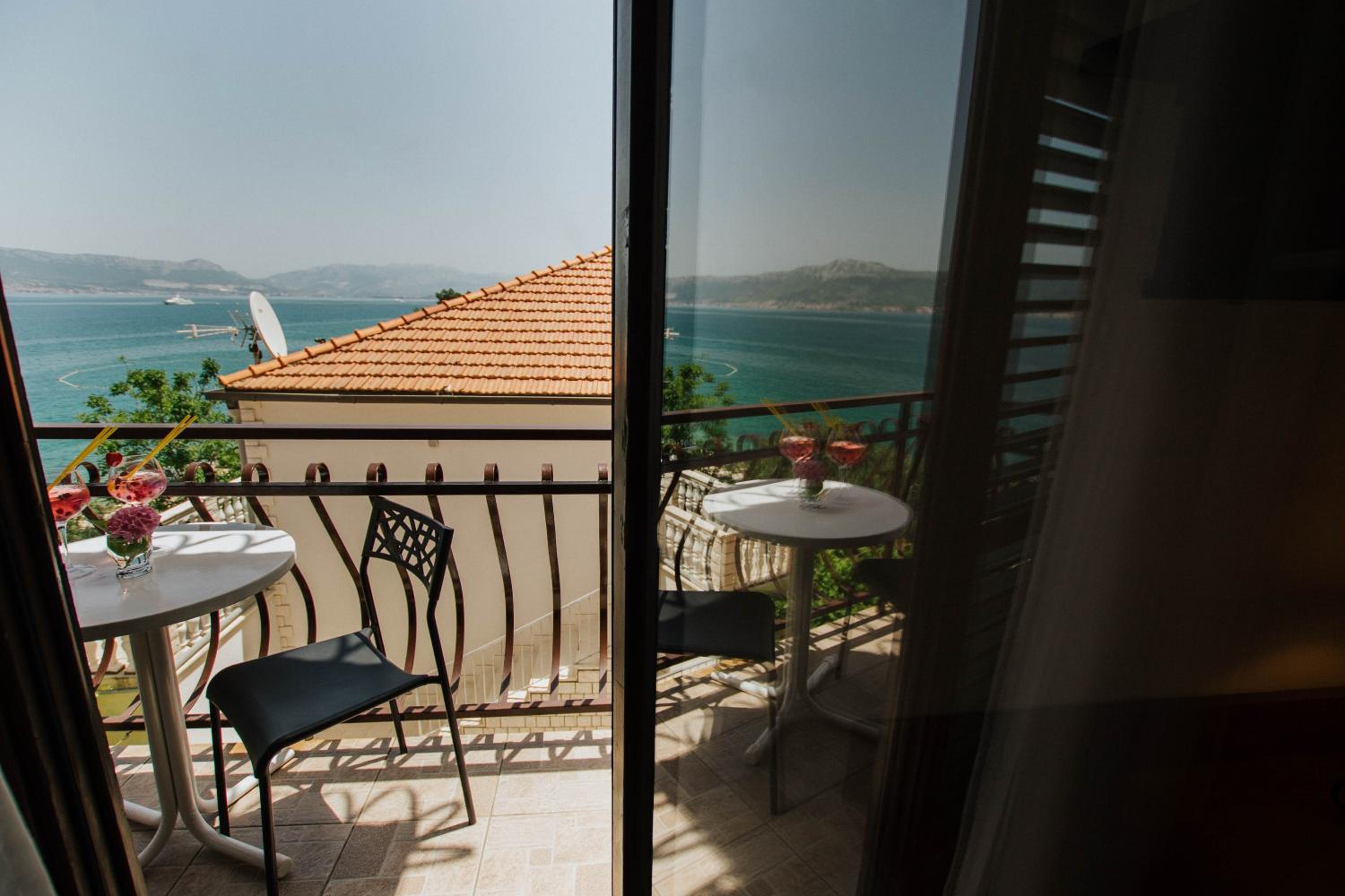 Standard Double or Twin Room with Balcony - Photo 2