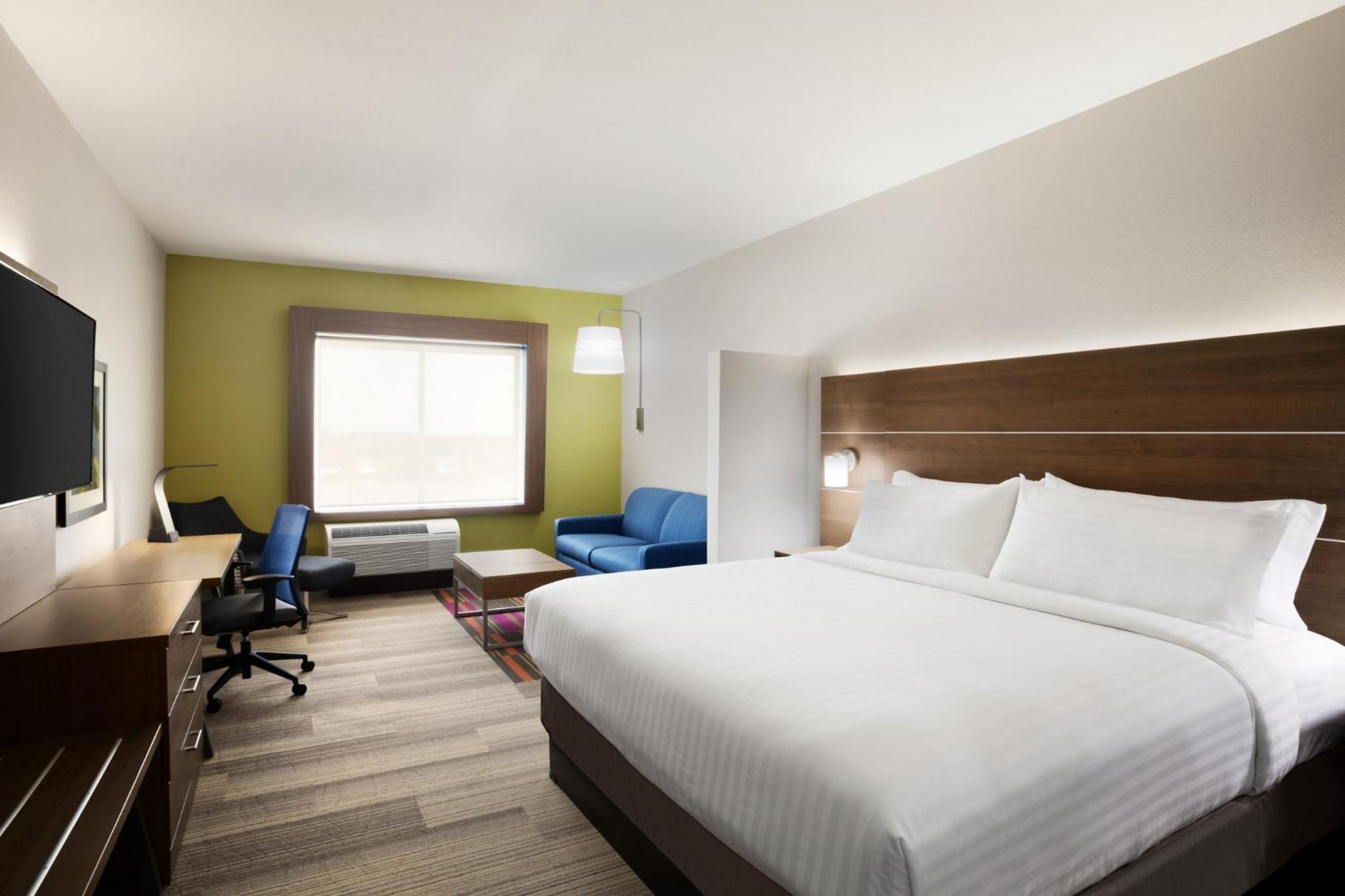 King Suite with Communication Mobility Accessible Tub