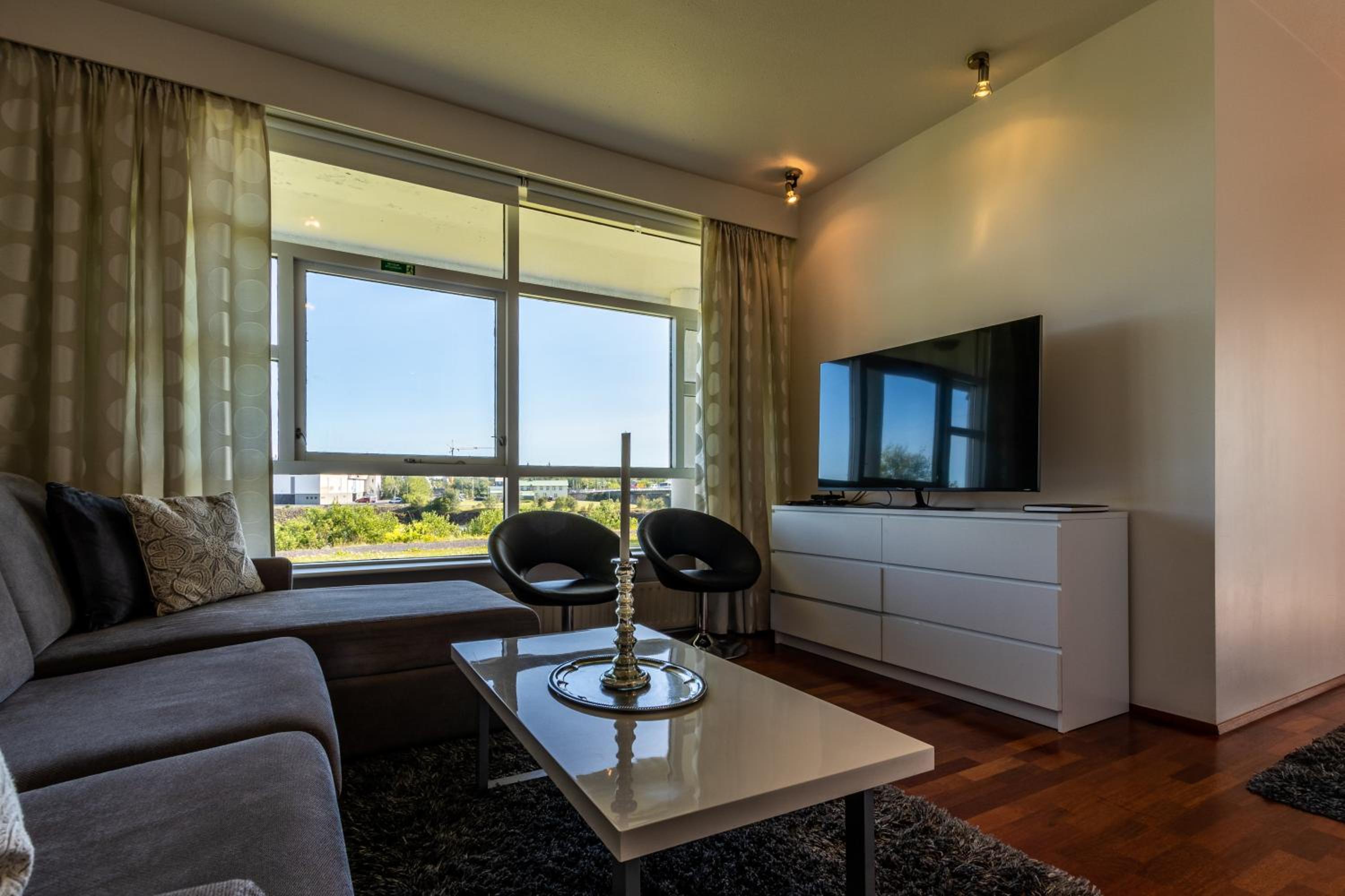 One-Bedroom Apartment photo 2