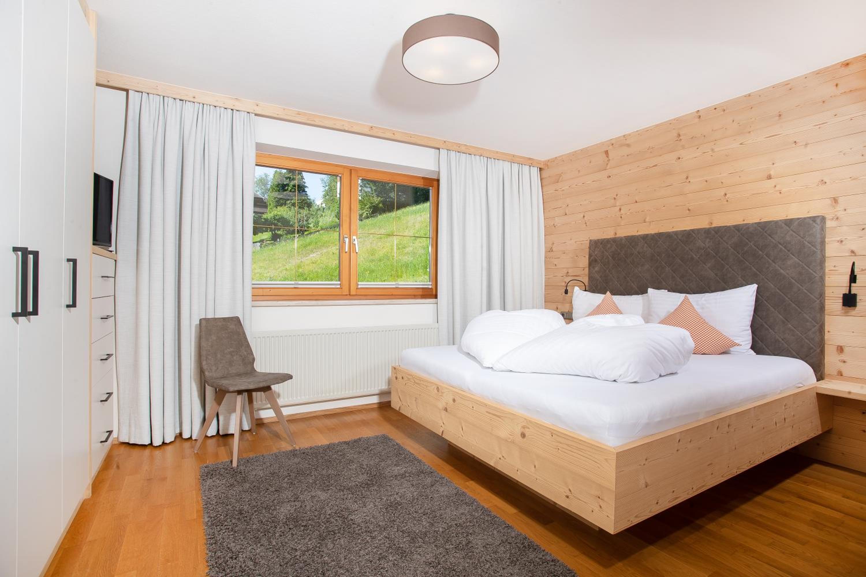 Four-Bedroom House photo 1