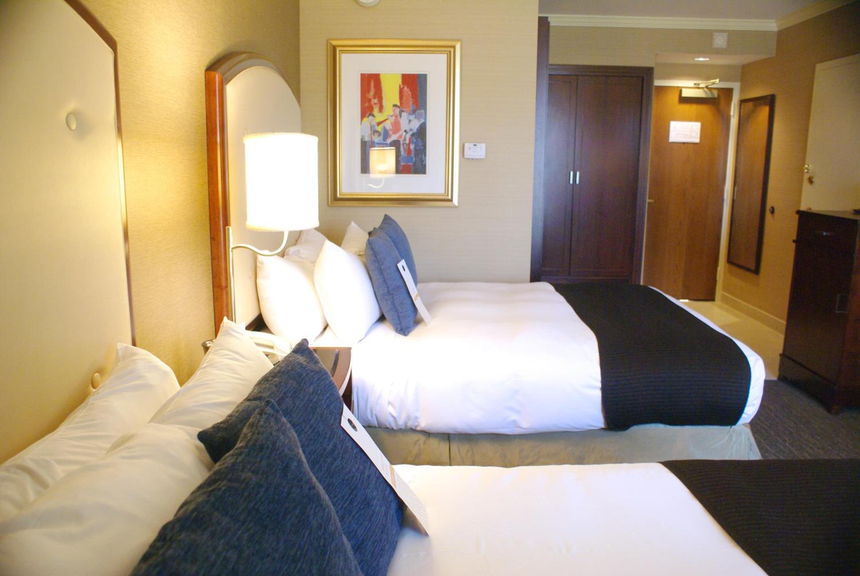River View with Two Double Beds - Photo 3