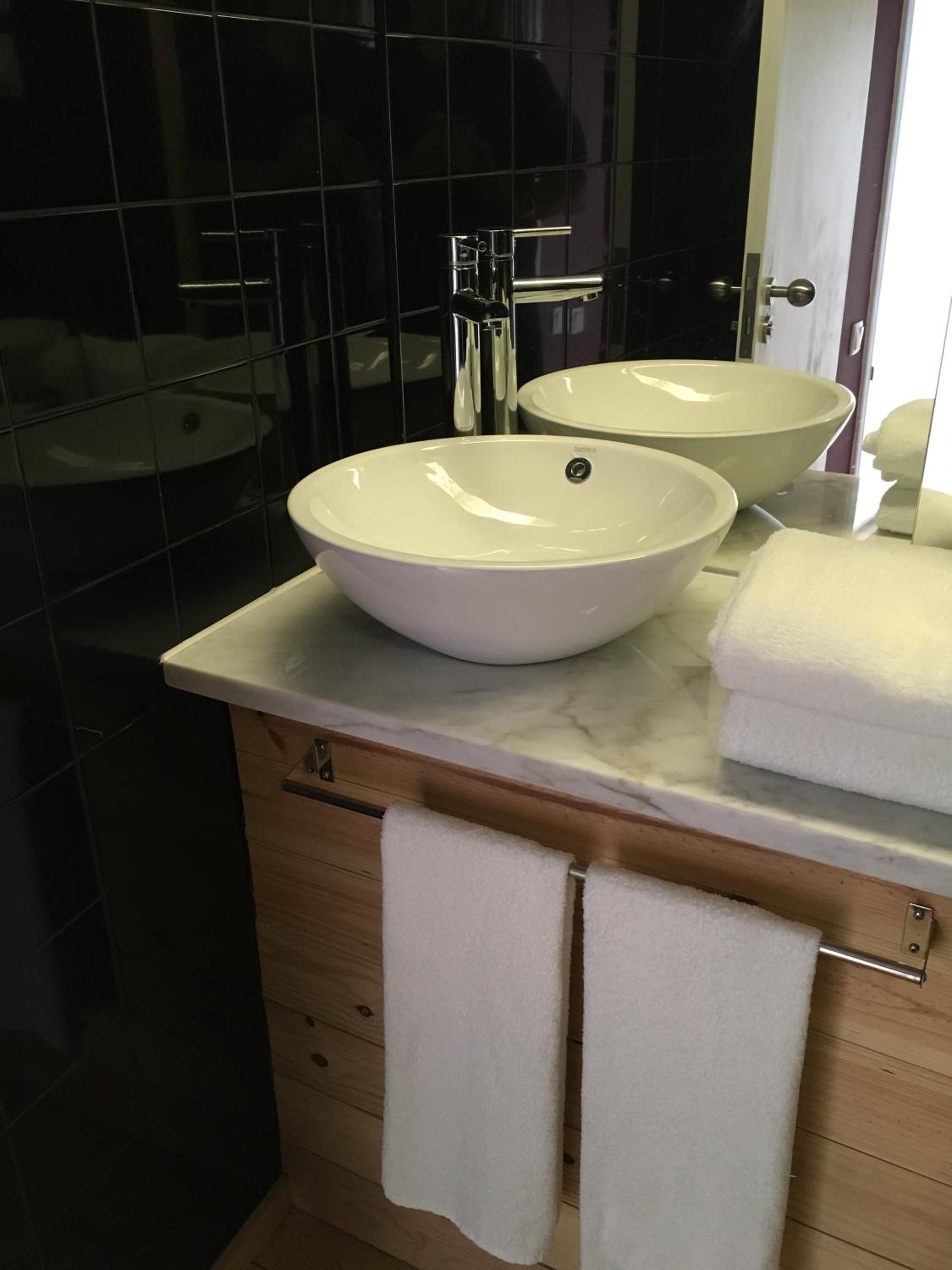 Standard Double Room - Photo 15