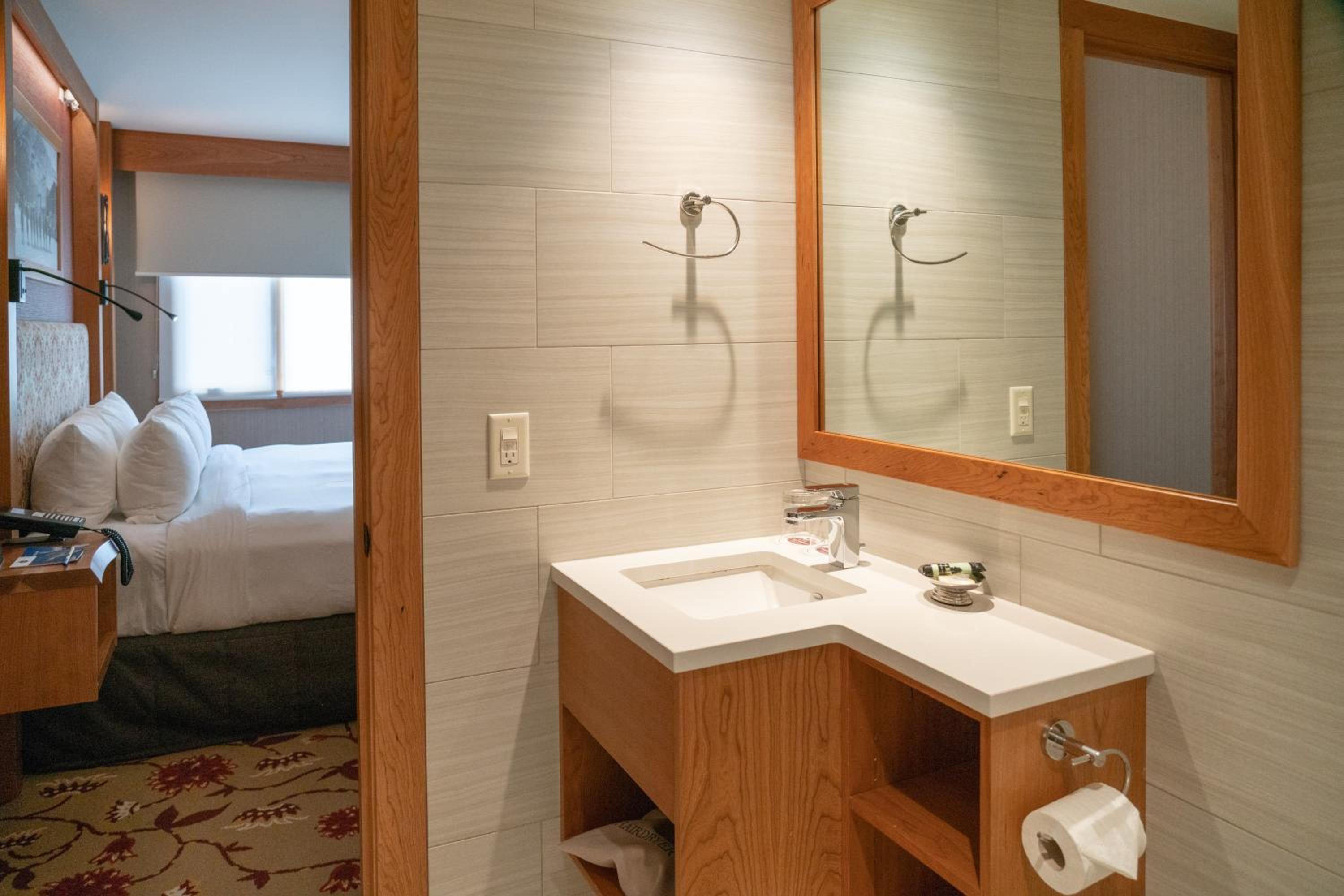 Superior King Room - Photo 7