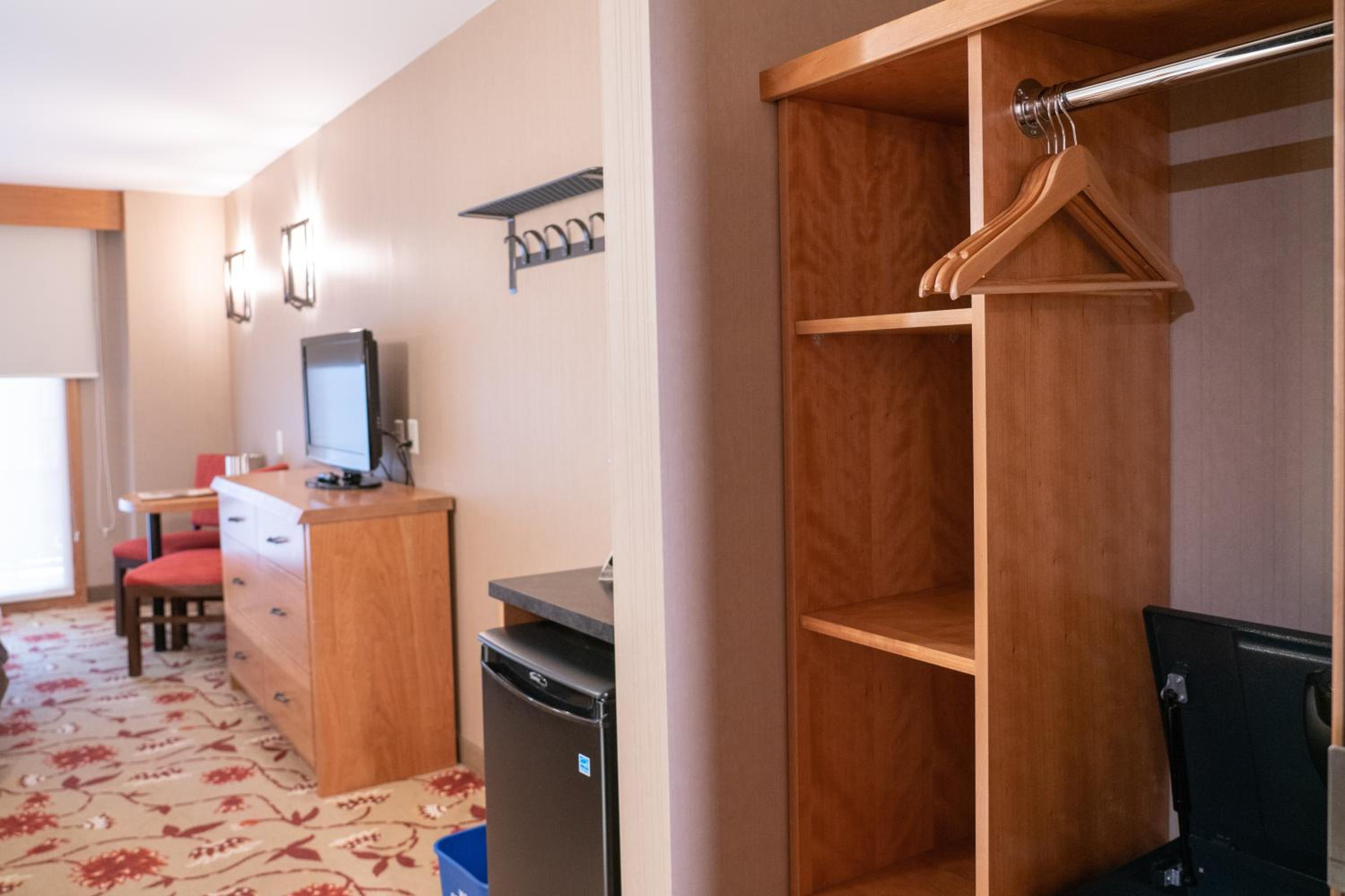 Standard King Room - Photo 3