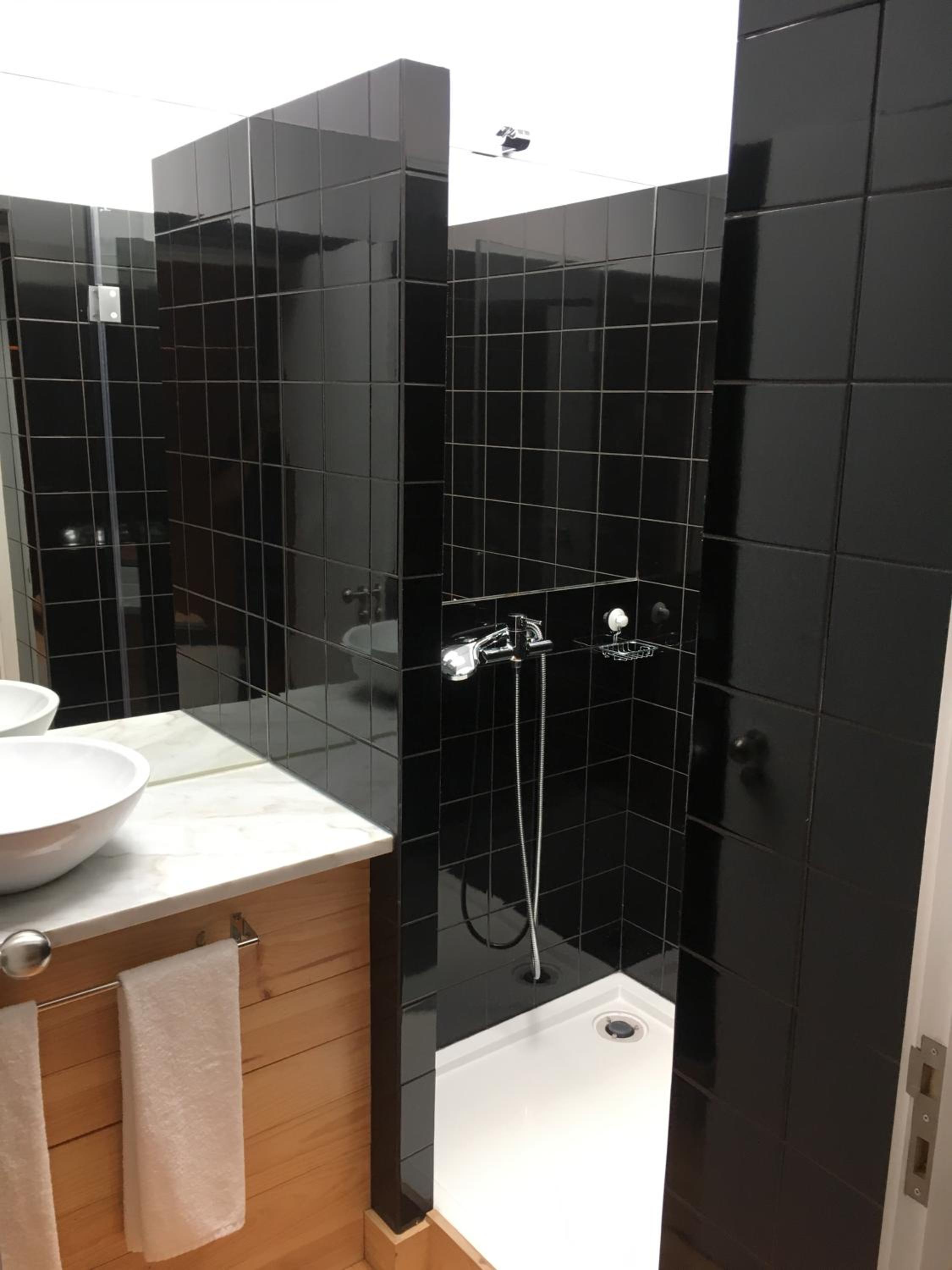 Standard Double Room - Photo 12