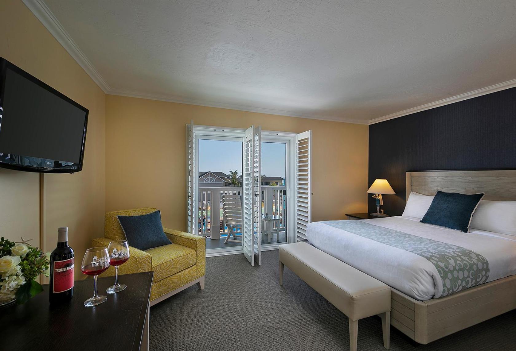 Courtyard View, Two Bedrooms, Two Queens