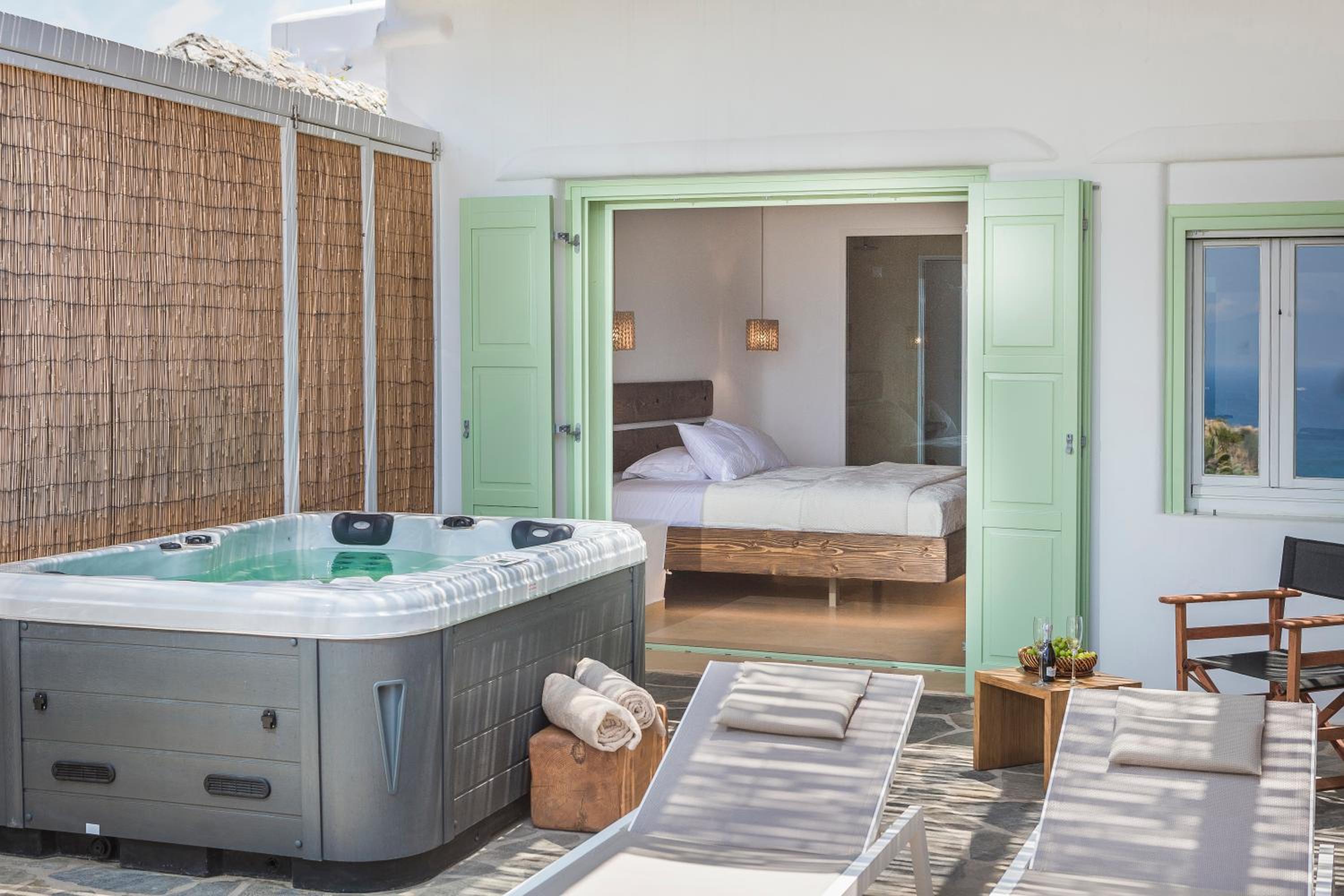 HONEYMOON Suite with Private Outdoor Jacuzzi photo 2