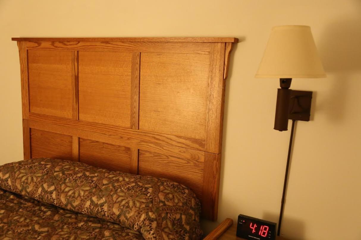 Queen Room photo 2