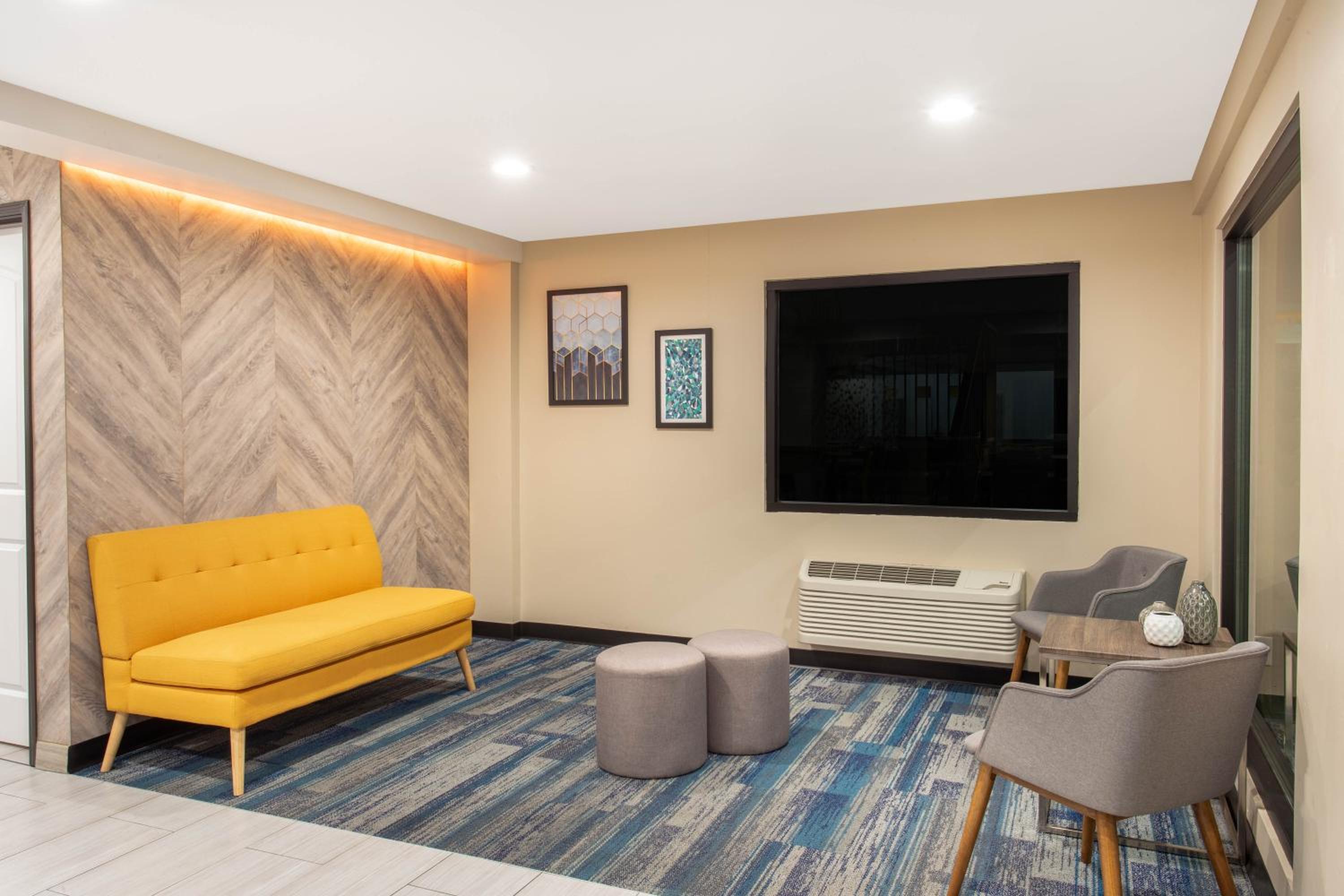 King Room with Mobility/Hearing Impaired Access - Non-Smoking