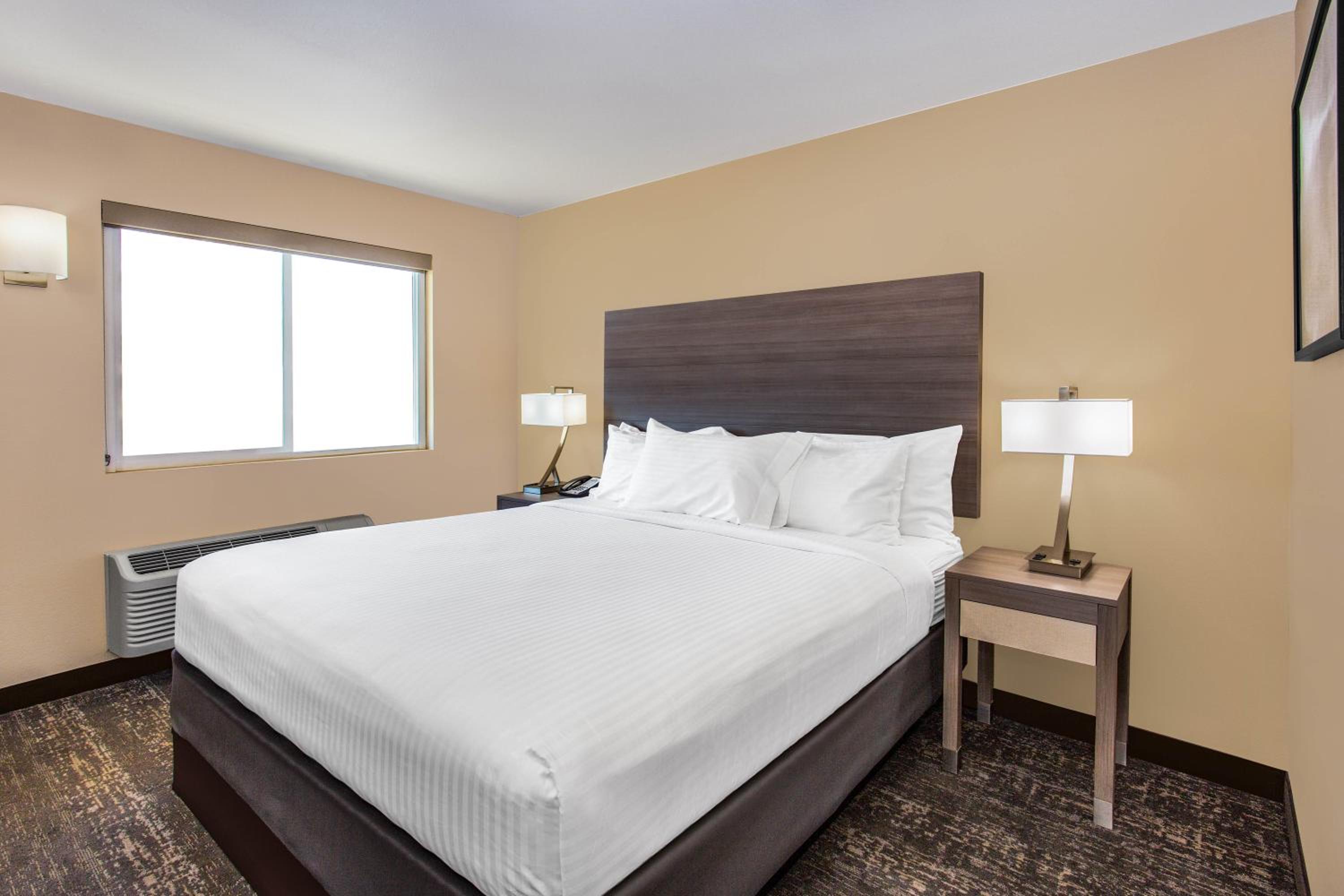 King Room with Mobility/Hearing Impaired Access - Non-Smoking photo 2