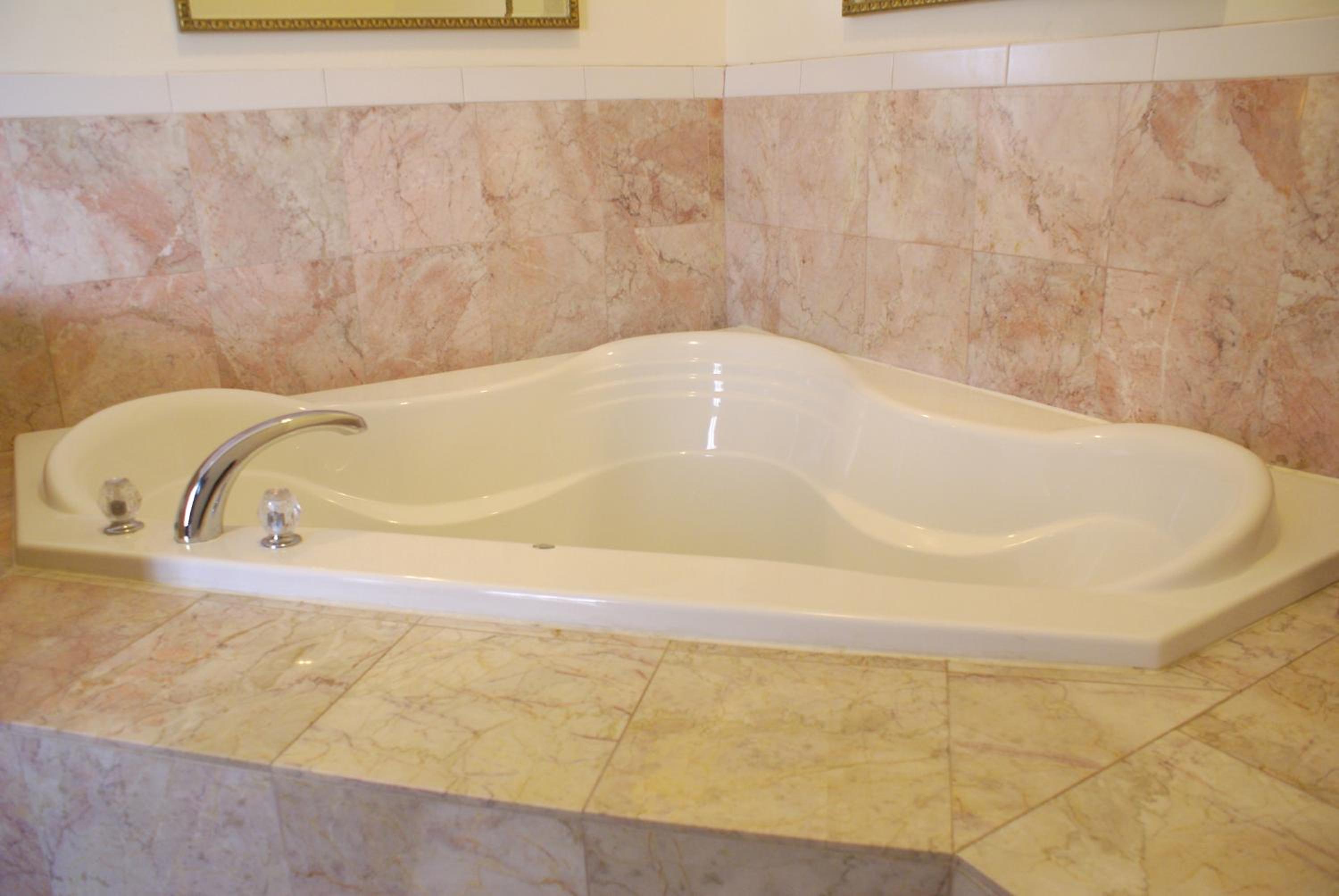 King Room with Spa Bath