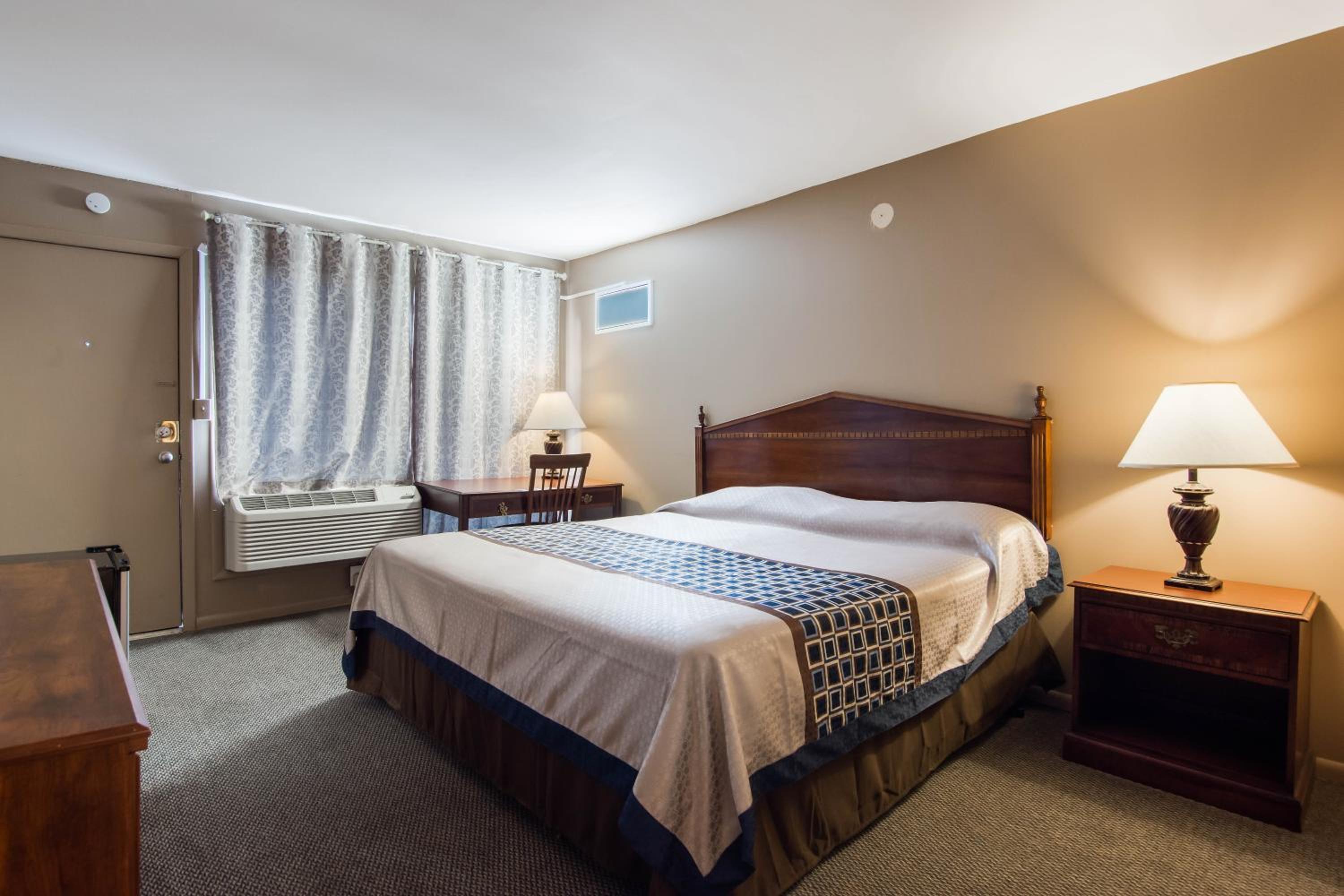 Double Room with Two Double Beds - Smoking photo 2