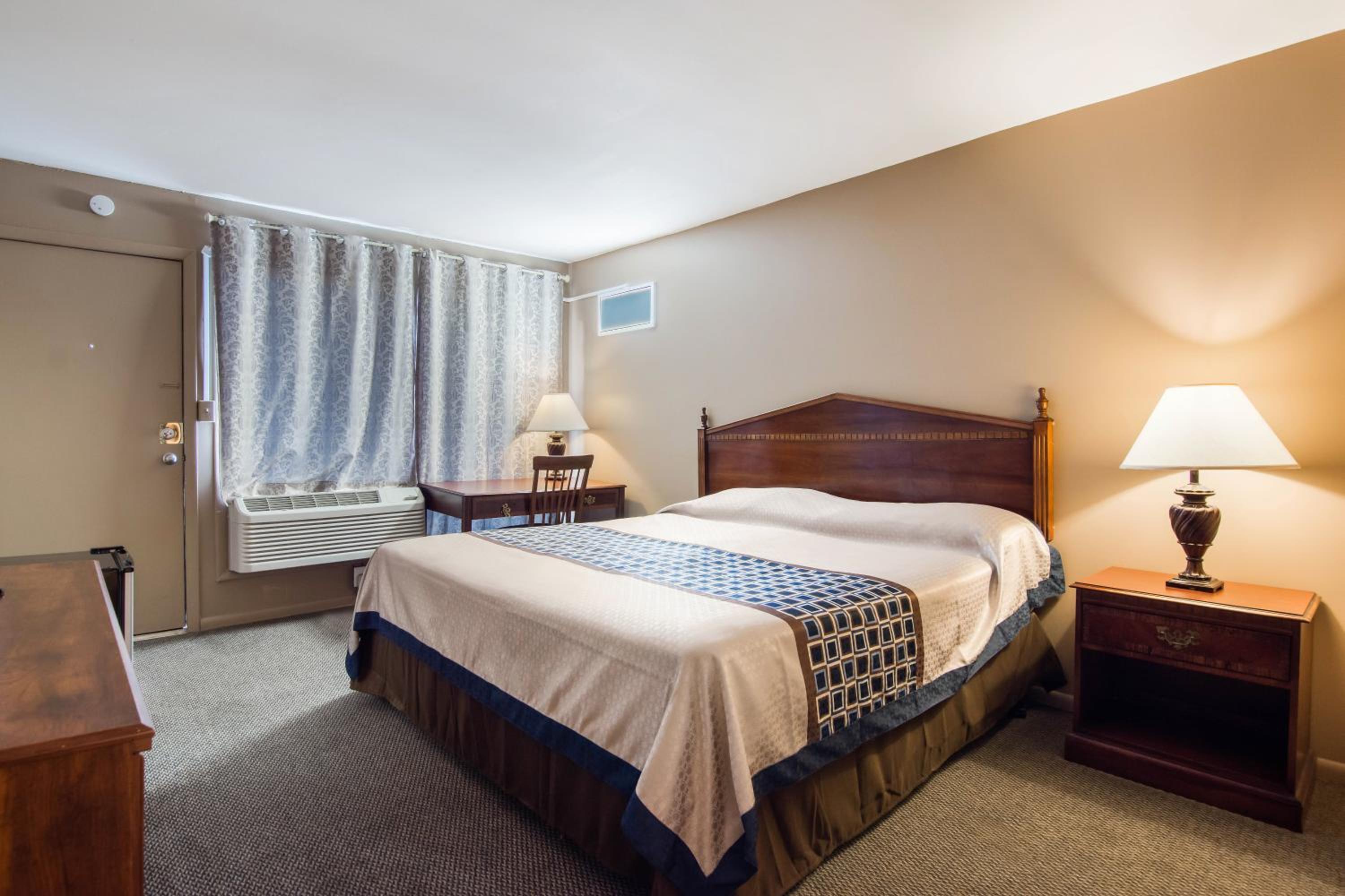Double Room with Two Double Beds - Non-Smoking photo 3