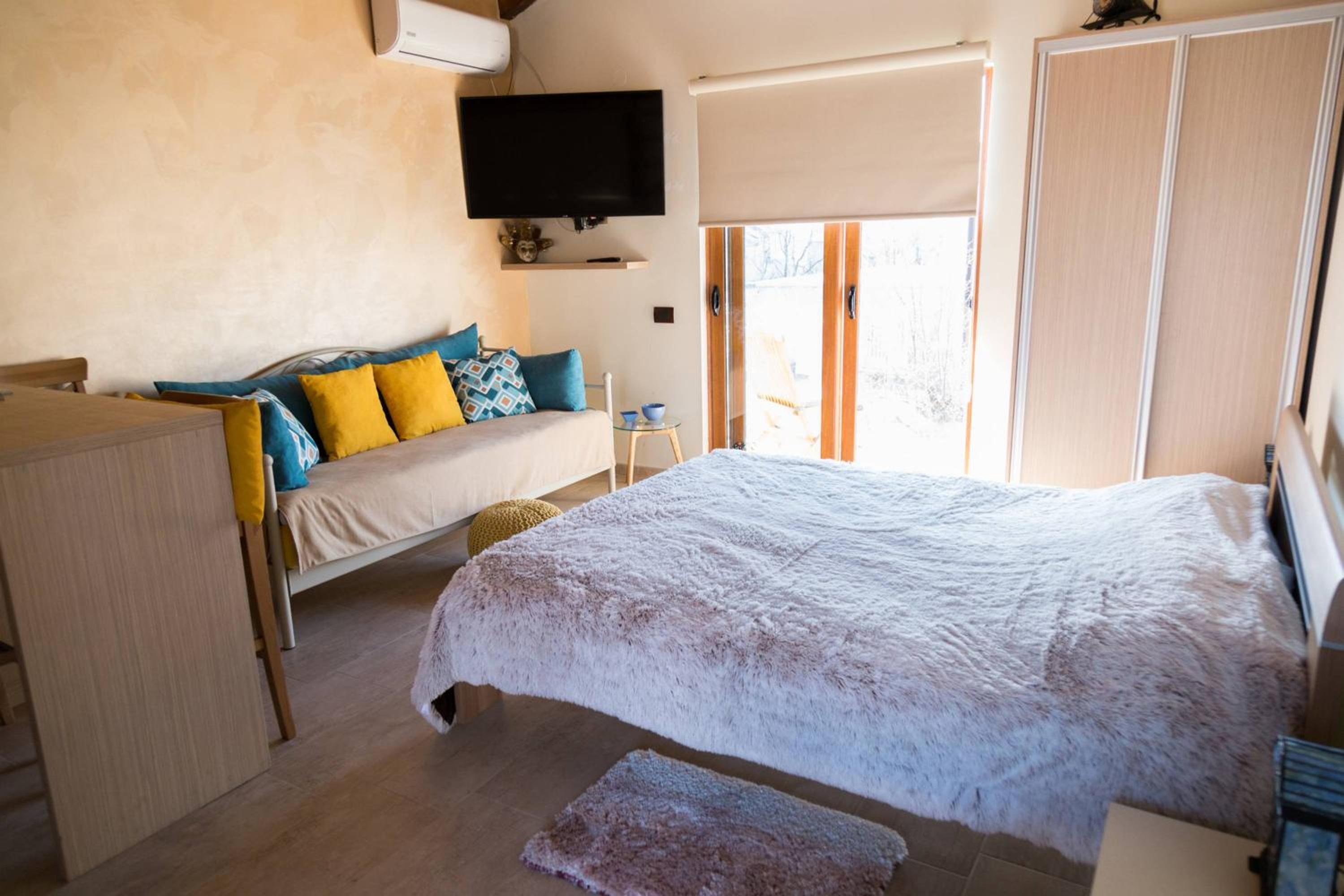Apartment with Terrace - Photo 16