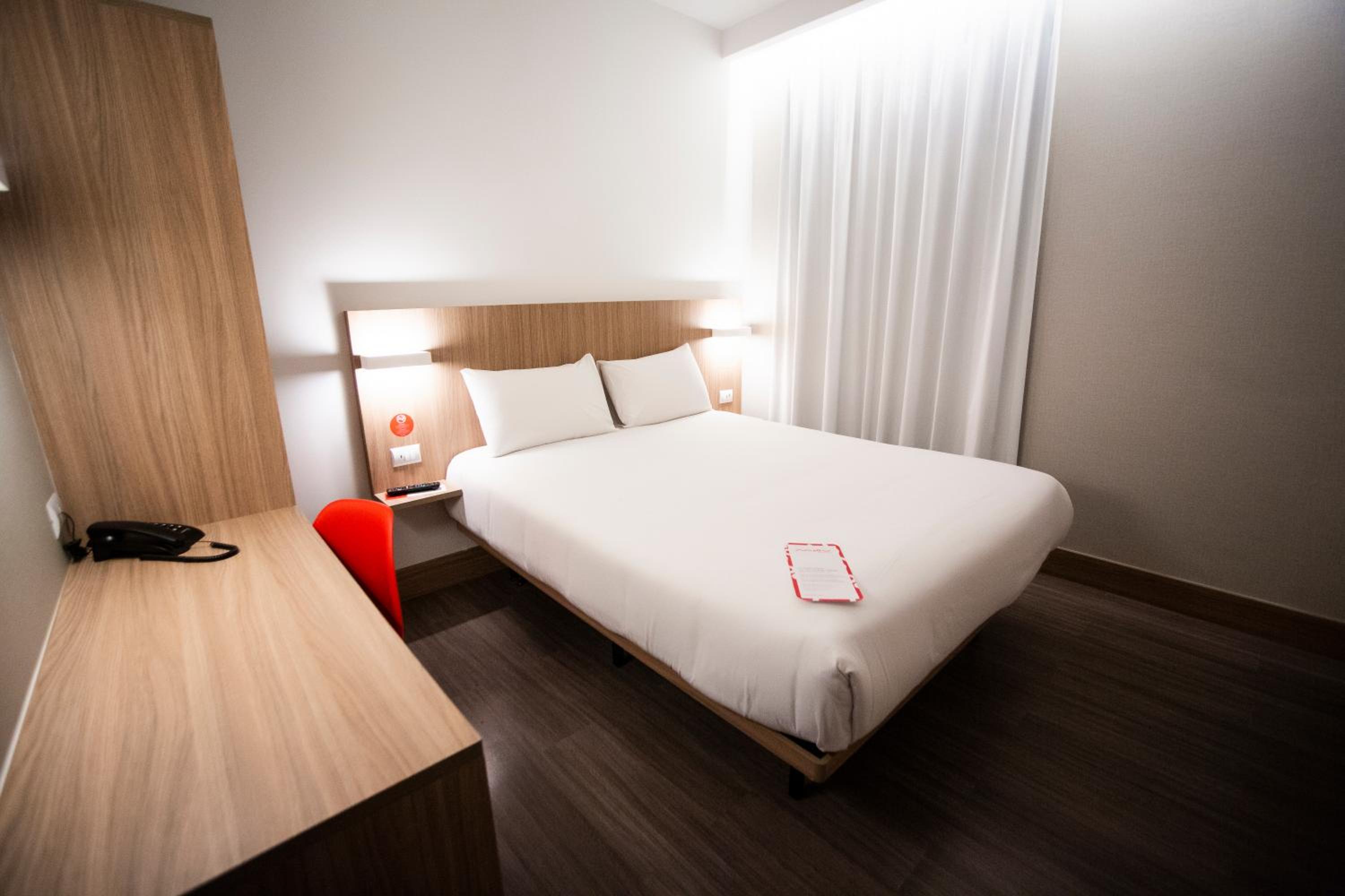 Double Room with Double bed - Photo 5