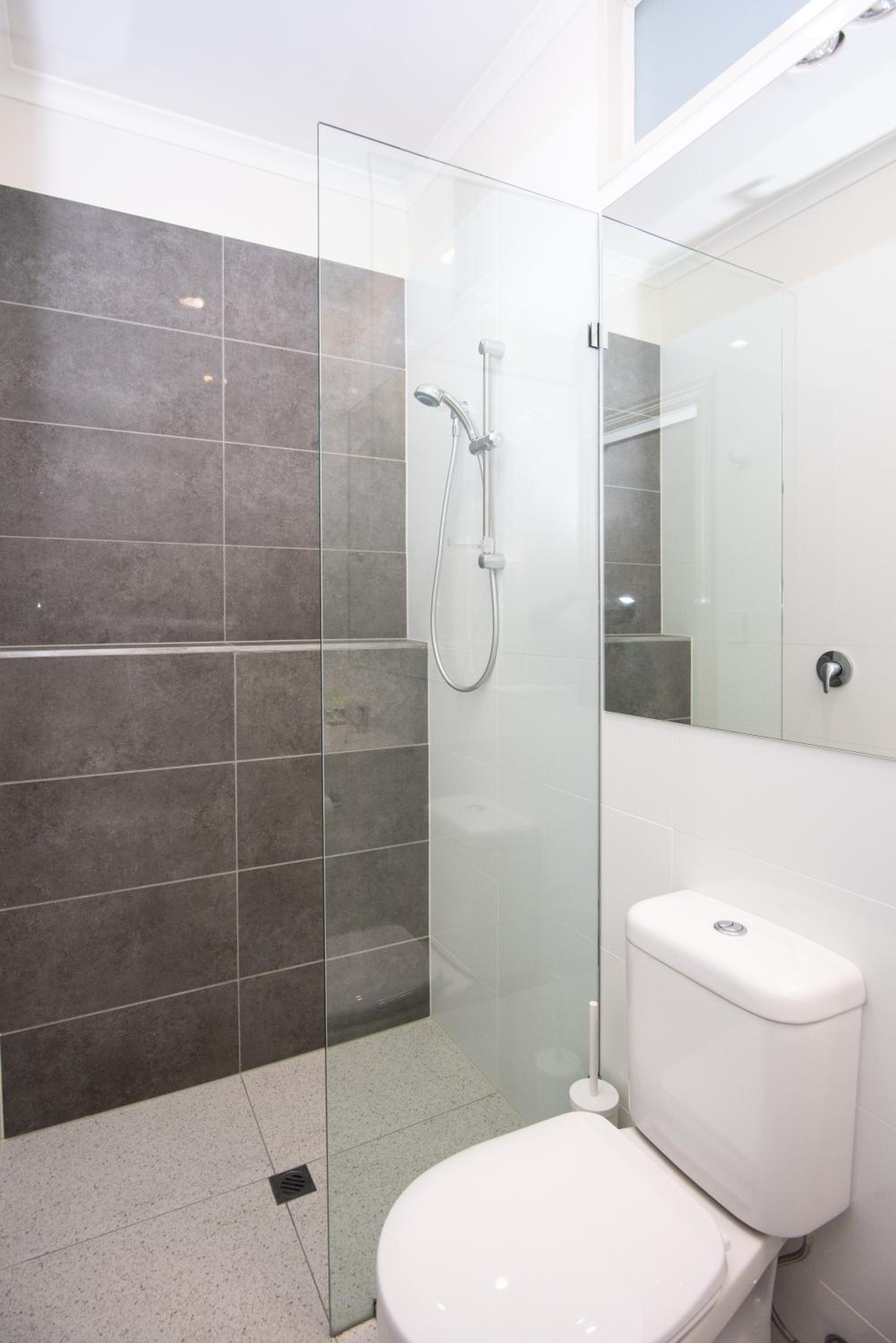 Single Room with Shared Bathroom photo 2